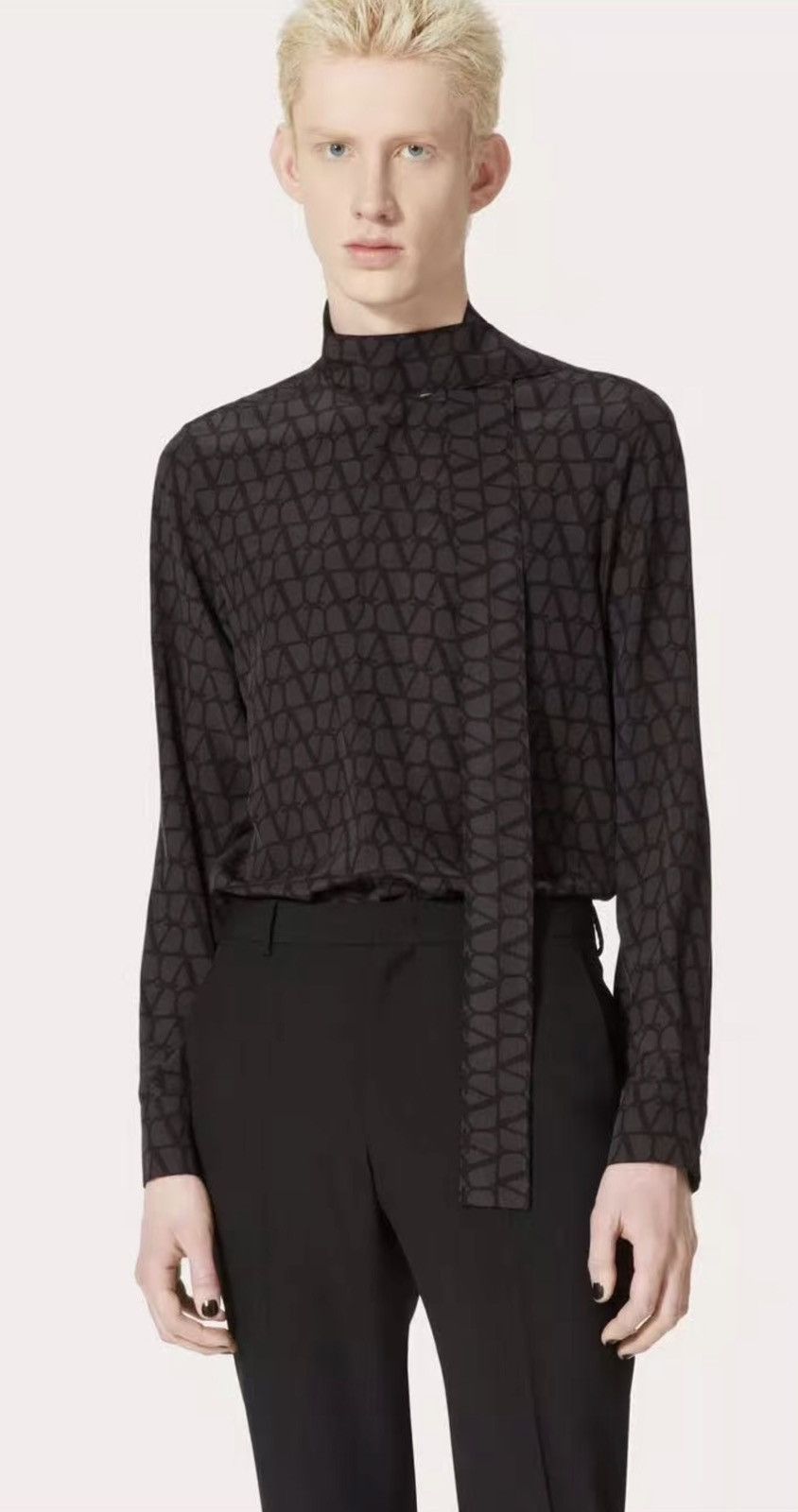 Valentino neck tie silk shirt.with all over Toile Iconography print 39 Size US M / EU 48-50 / 2 - 1 Thumbnail