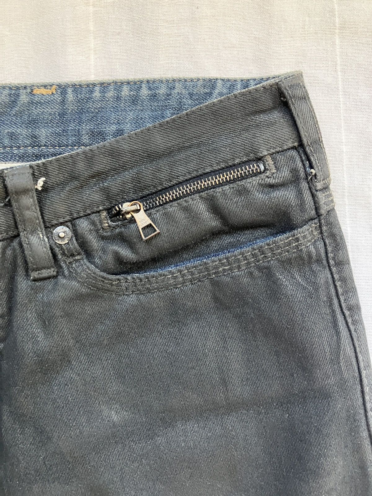 Neil Barrett Neil Barrett trademark waxed jeans Size 28" / US 6 / IT 42 - 4 Thumbnail