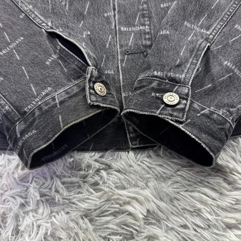Balenciaga Balenciaga All-over Printed Denim Jacket Size US S / EU 44-46 / 1 - 3 Thumbnail