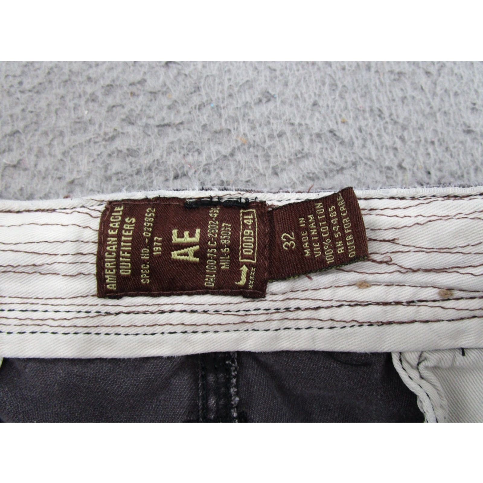 American Eagle Outfitters American Eagle Outfitters Cargo Shorts Mens 34 Beige Flat Front Casual Cotton Blend Cotton Gray Solid Pockets Belt Loops Classic 90s? No Size US 32 / EU 48 - 3 Thumbnail
