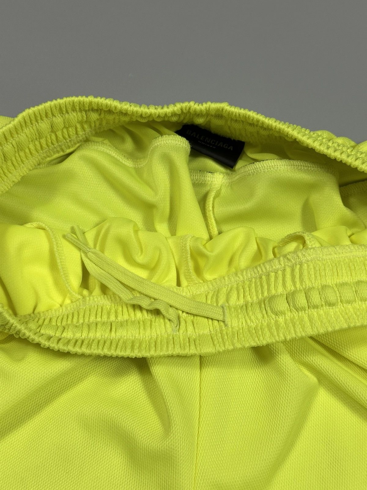 Balenciaga Balenciaga Baggy Oversized Logo Soccer Shorts Neon Yellow Size US 32 / EU 48 - 12 Thumbnail