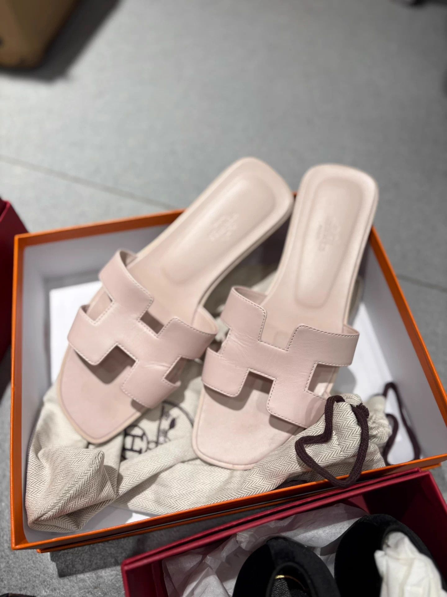 Hermes Hermes Rose Petale H slippers 99 new 39 (38-38.5) Size US 8.5 / IT 38.5 - 2 Thumbnail