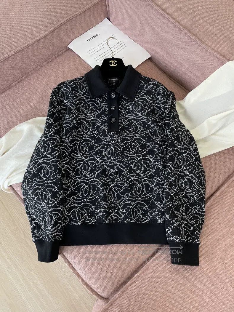 Chanel Chanel Black full logo sequin printed sweatshirt Size XS / US 0-2 / IT 36-38 - 1 Thumbnail