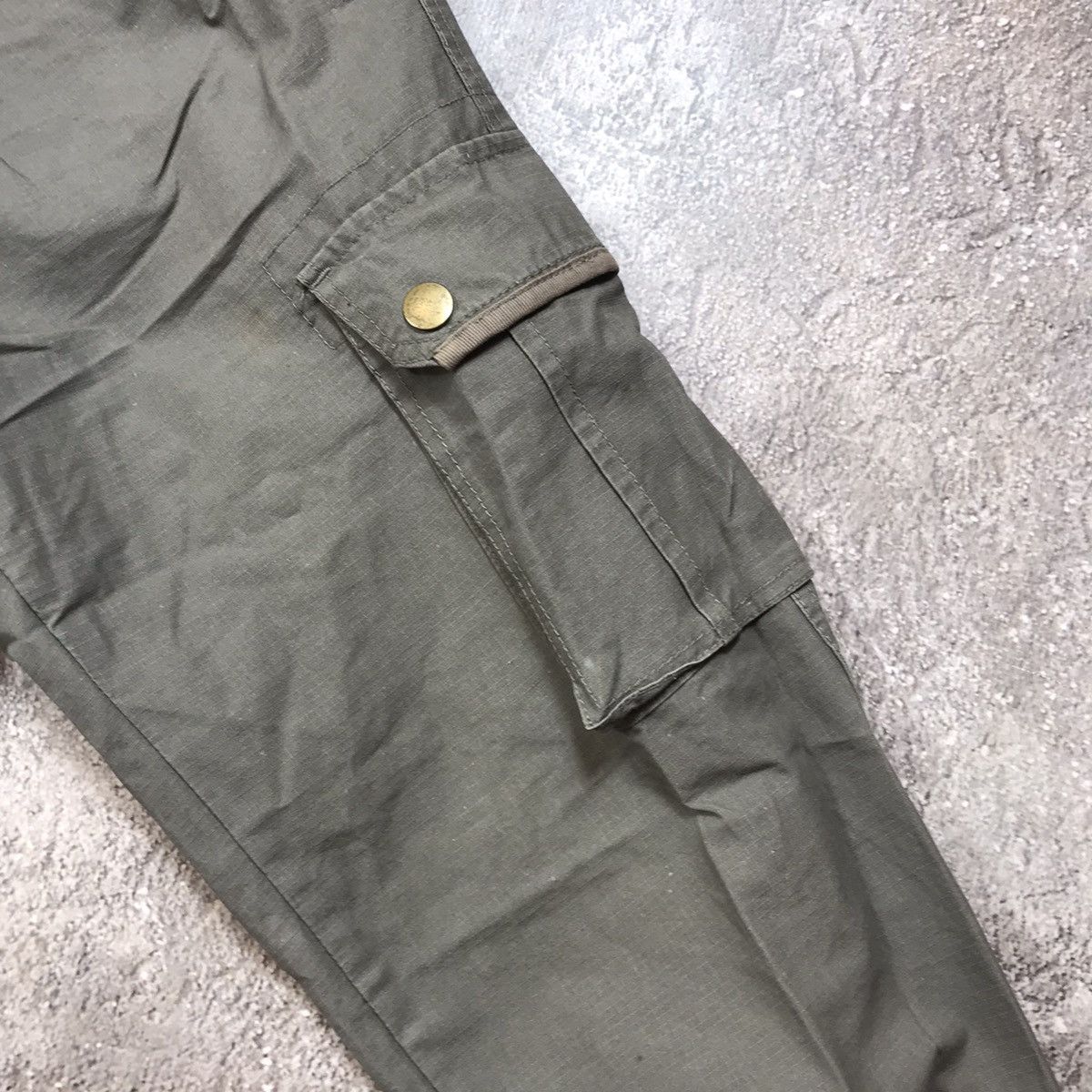 Vintage Vintage 90s Baggy Cargo Pants Faded Olive Workwear Grunge 30 Size US 30 / EU 46 - 4 Thumbnail