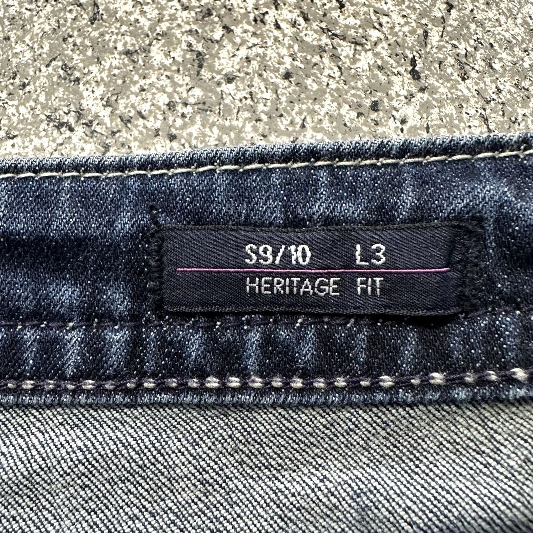 Vintage VIGOSS Denim Shorts Womens 10 Blue Rhinestone 5-Pocket Cut-Off Stretch Distressed Size 30" / US 8 / IT 44 - 6 Thumbnail