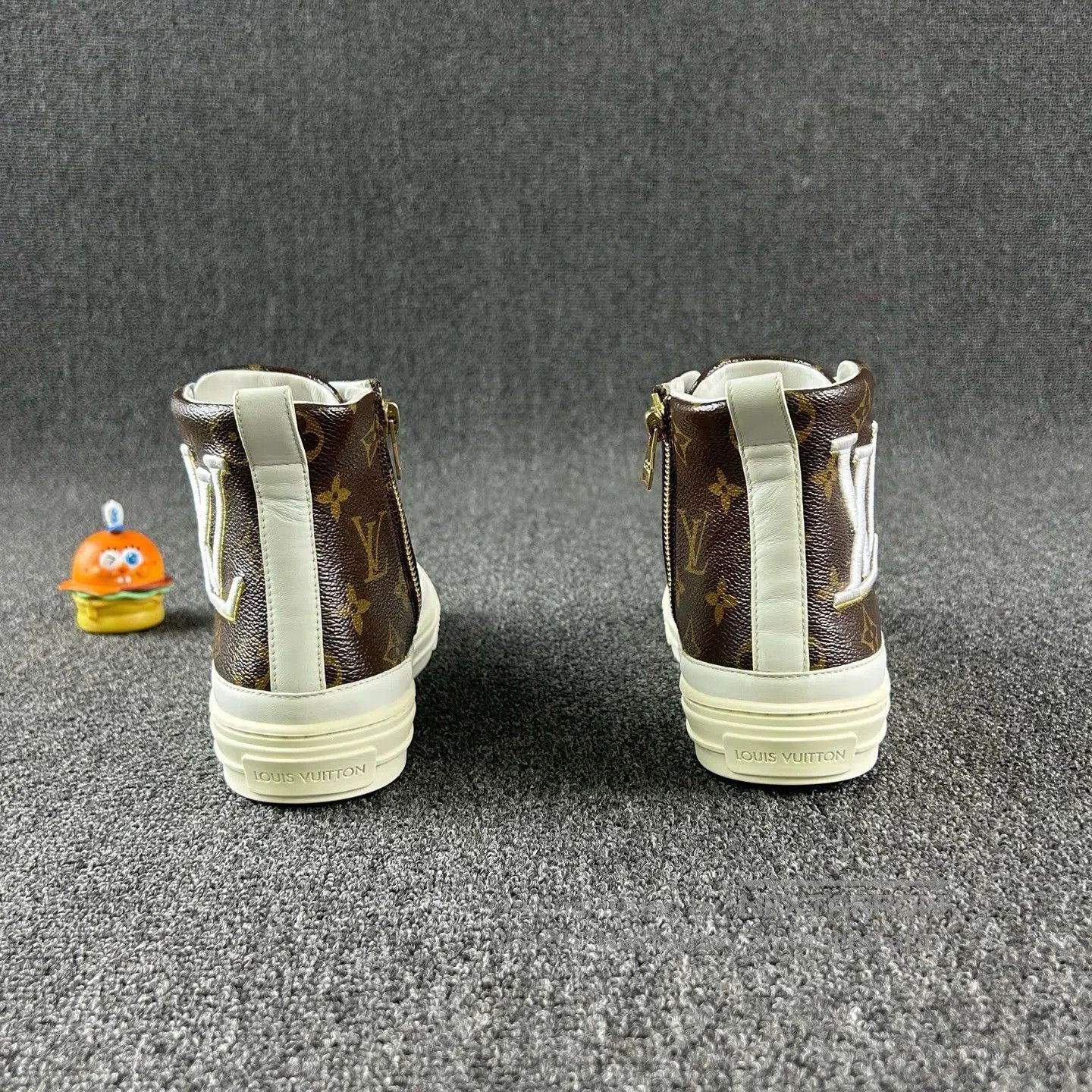 Louis Vuitton Louis Vuitton High-Top Sneakers. Size US 6.5 / EU 39-40 - 5 Thumbnail