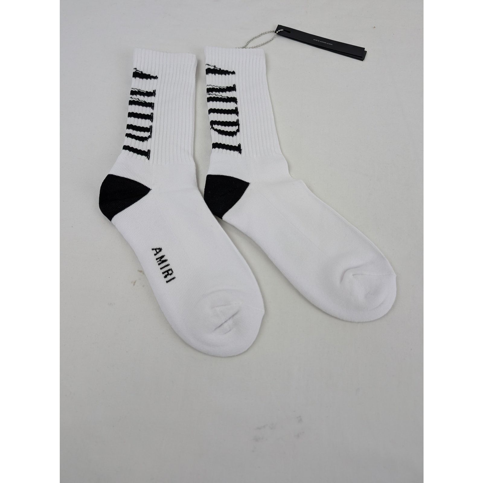 Amiri o1rshd1 Q:4 / Size: 45-46 / Vertical Logo Socks White/Black Size ONE SIZE - 1 Thumbnail