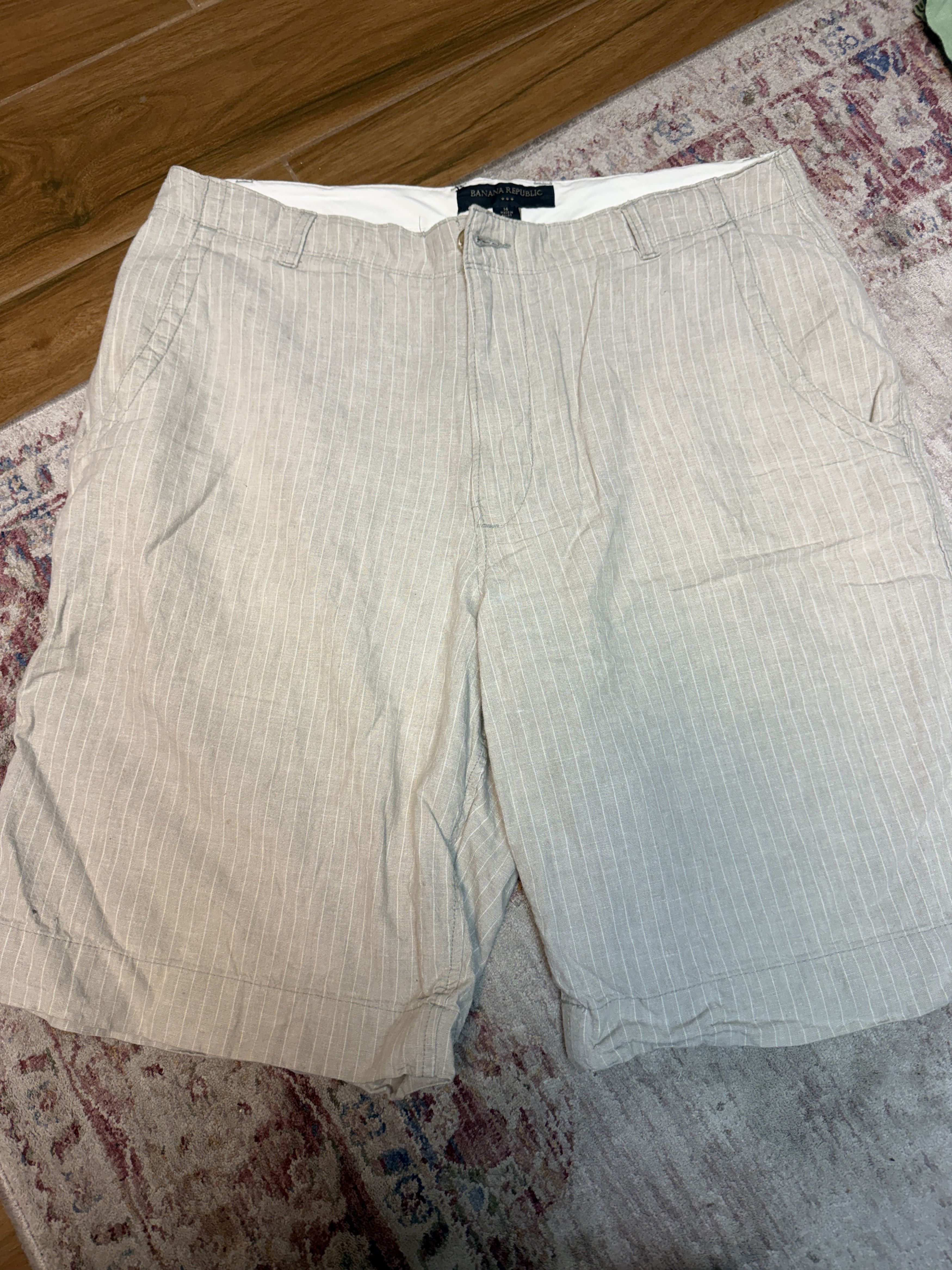 Banana Republic Banana Republic Men's Stripped Light Cream Khaki Shorts Size US 36 / EU 52 - 1 Thumbnail