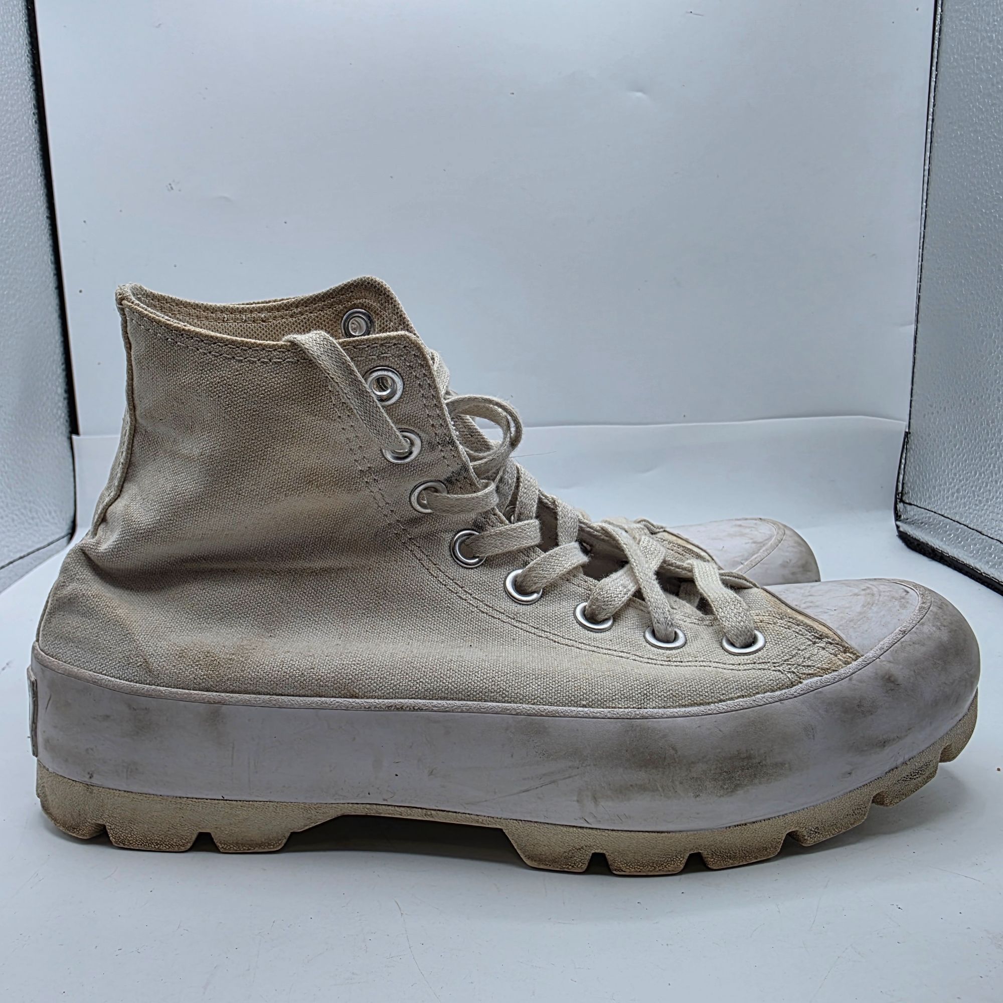 Converse Converse Chuck Taylor All Star Lugged Hi Womens 9 Triple Whi Size US 9 / IT 39 - 10 Thumbnail