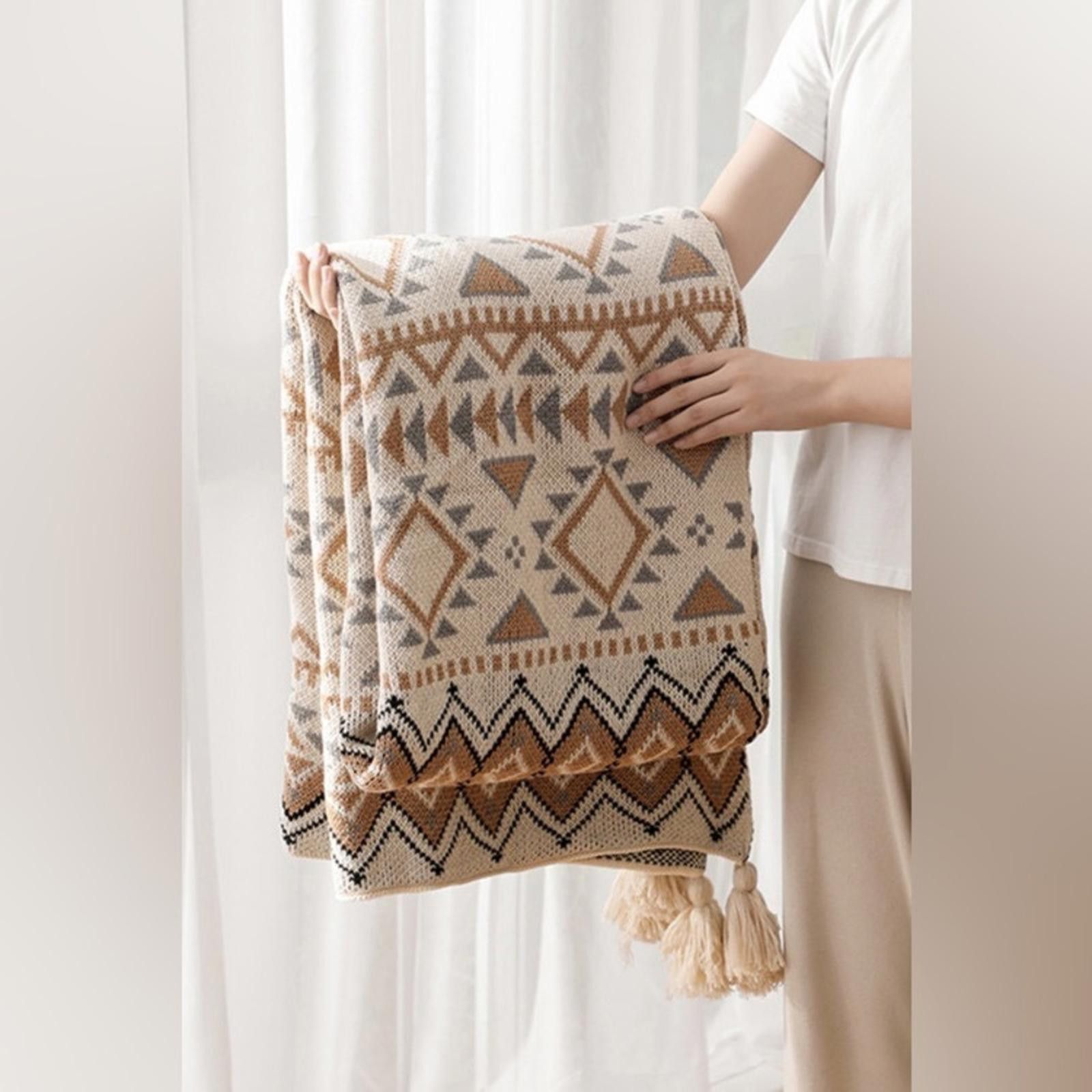 Designer Geometric Tassel Throw Blanket NWT​​​​ Size ONE SIZE - 3 Thumbnail