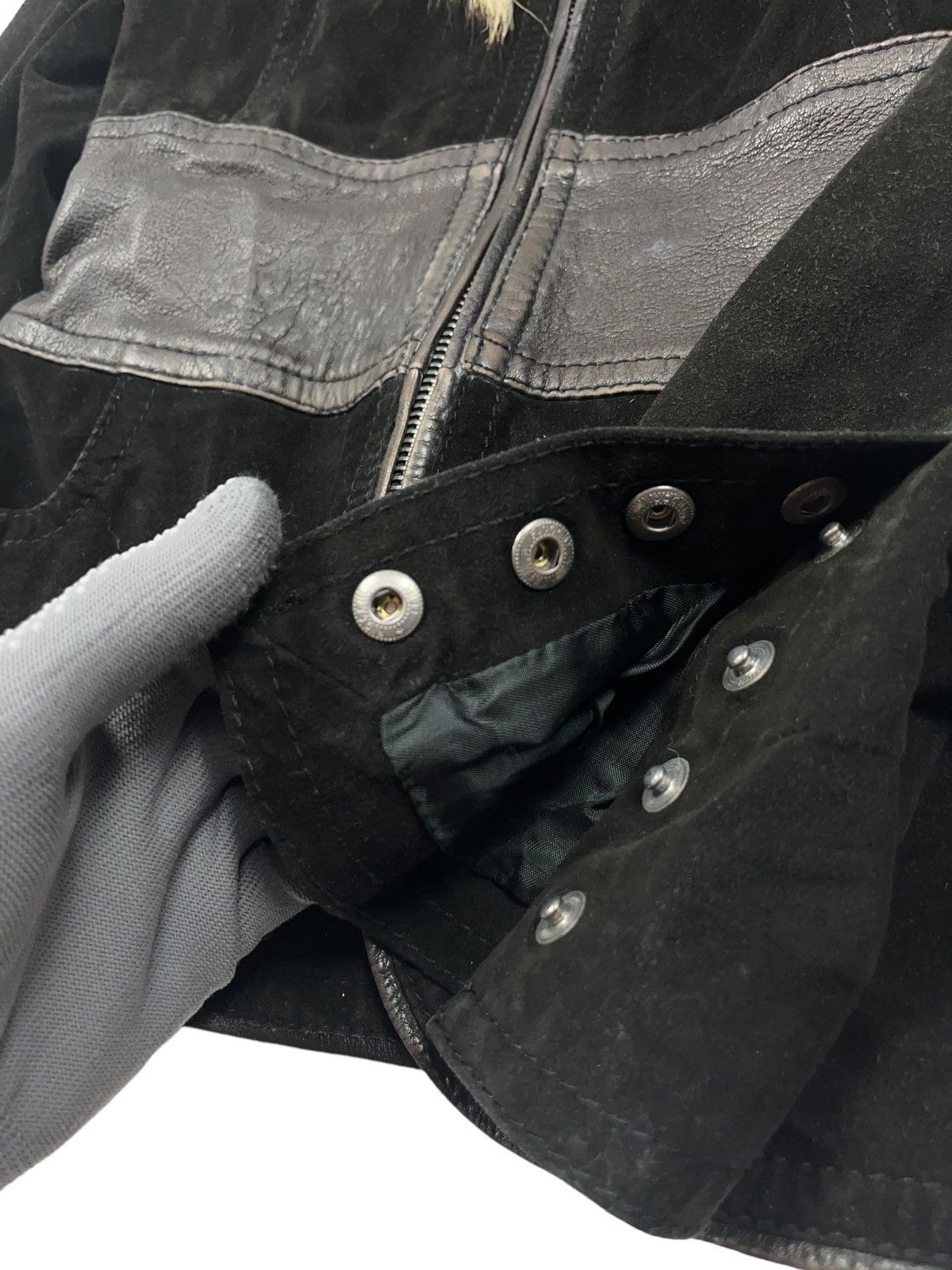Gianfranco Ferre × Vintage Vintage Gianfranco Ferre Leather Coat with Coyote Fur 90s Size XS / US 0-2 / IT 36-38 - 5 Thumbnail