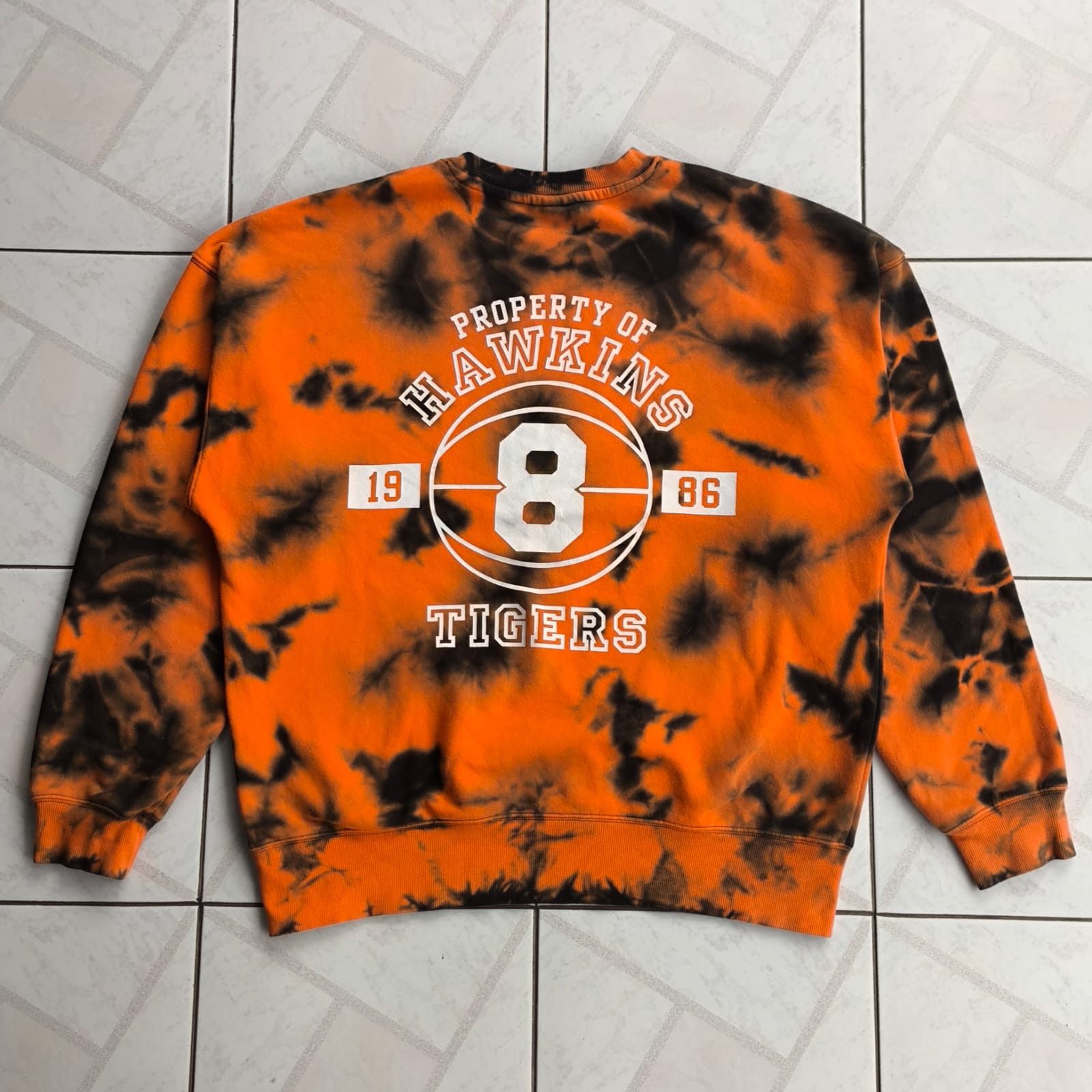 H&M H&M x Stranger Things Tie dye Size US L / EU 52-54 / 3 - 8 Thumbnail