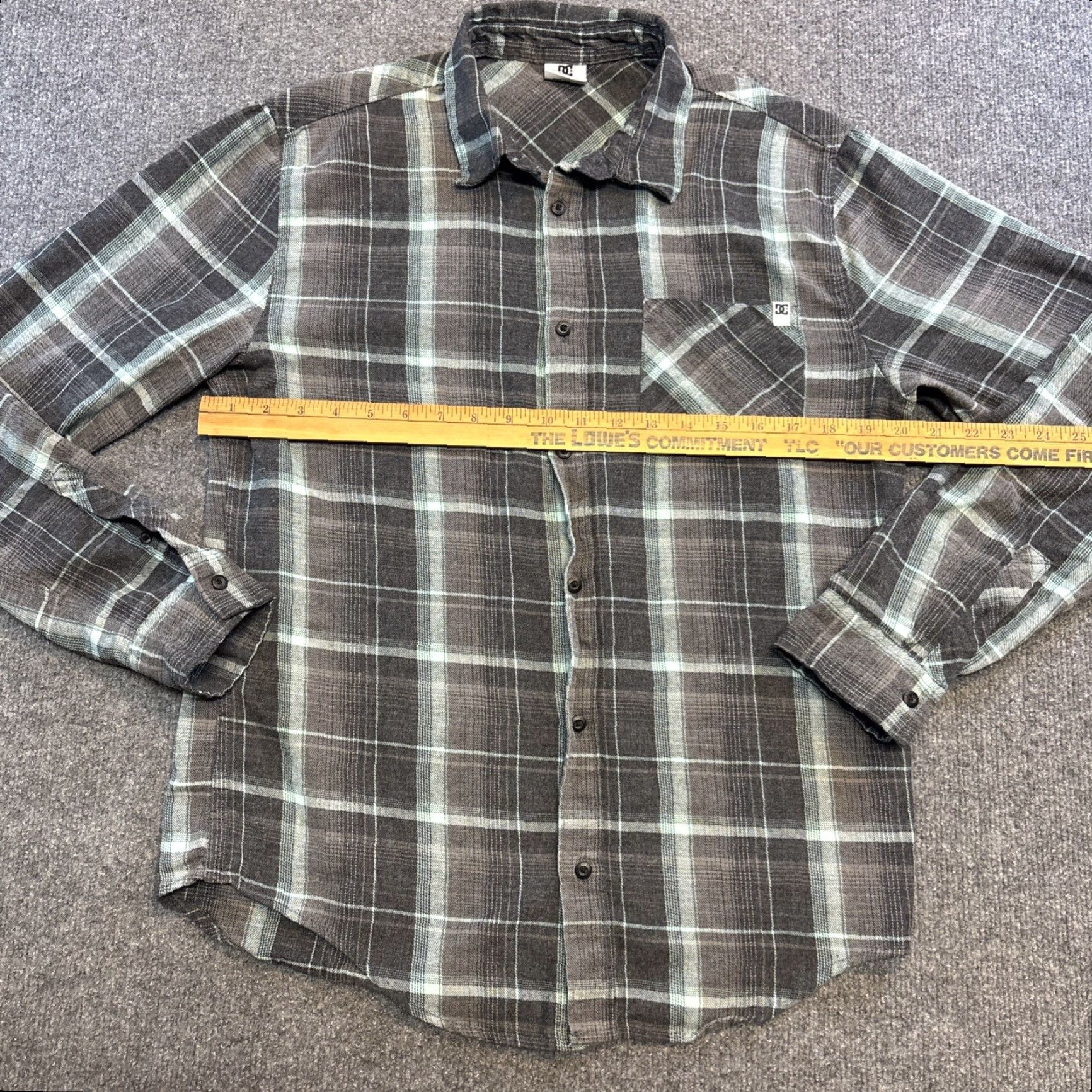 Vintage VINTAGE DC Shoes Button-Down Flannel Shirt Mens Large Plaid Size US L / EU 52-54 / 3 - 4 Thumbnail