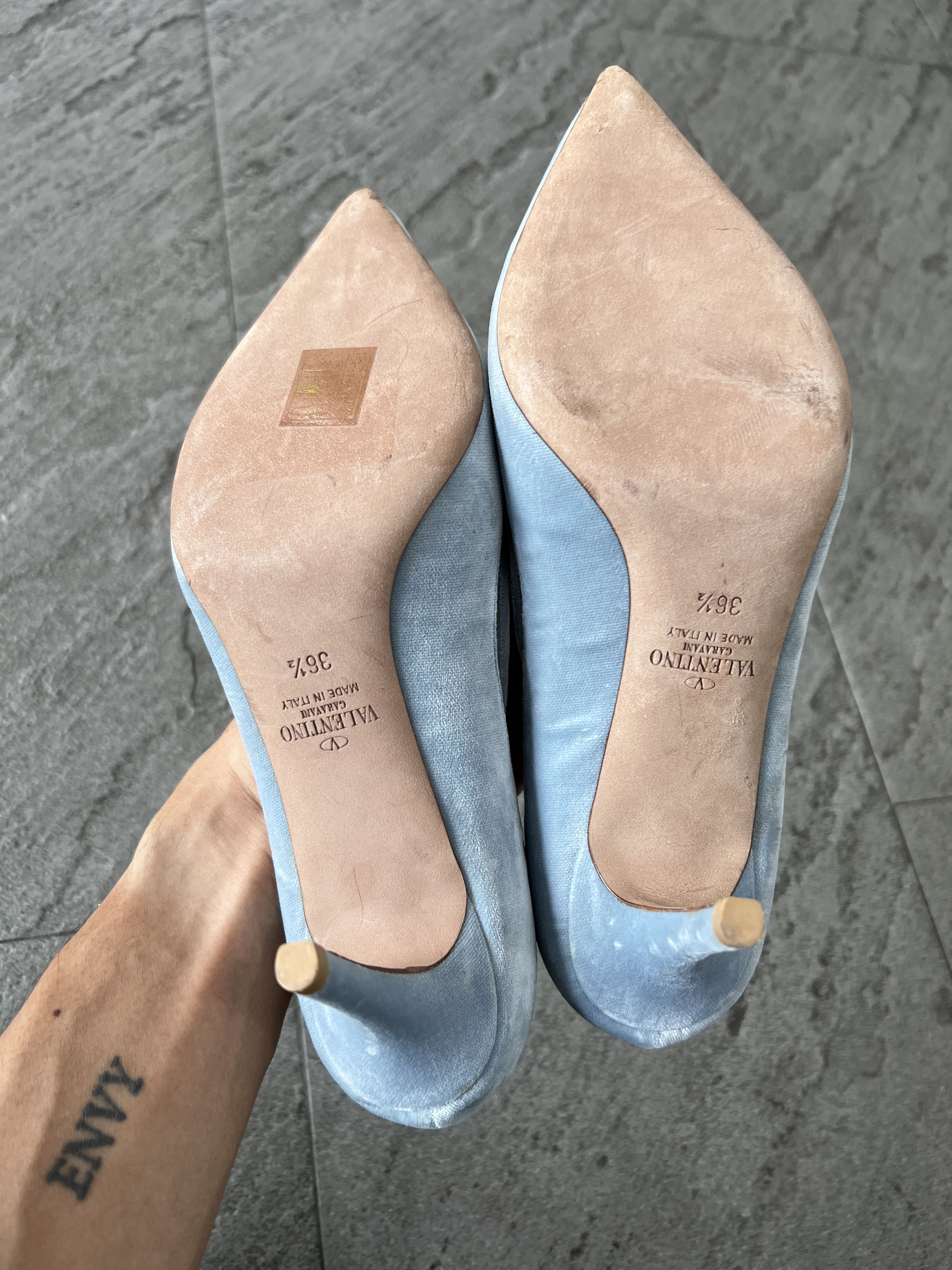 Valentino Valentino Garavani Plexi Suede Heels 36.5 Blue Size US 6.5 / IT 36.5 - 8 Thumbnail