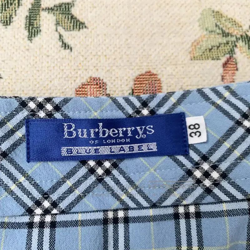 Burberry Burberry Blue Cotton Plaid Skirt for Women. Size 28" / US 6 / IT 42 - 3 Thumbnail