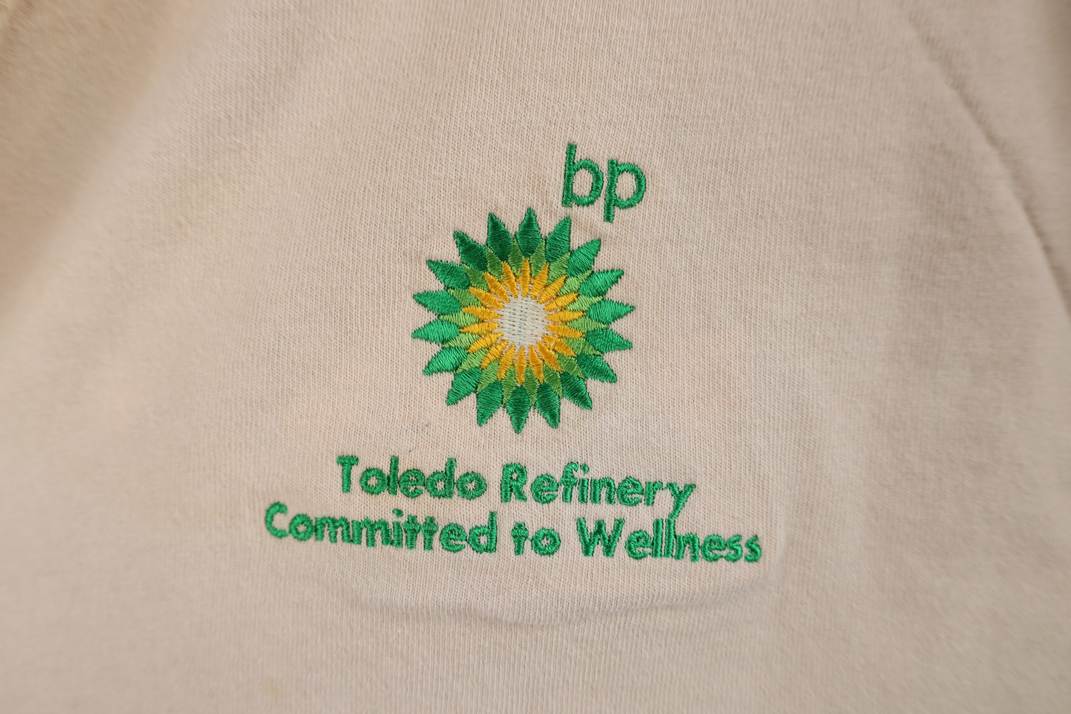Vintage Vintage 90s Spell Out BP Oil Refinery Short Sleeve T-Shirt Size US L / EU 52-54 / 3 - 4 Thumbnail