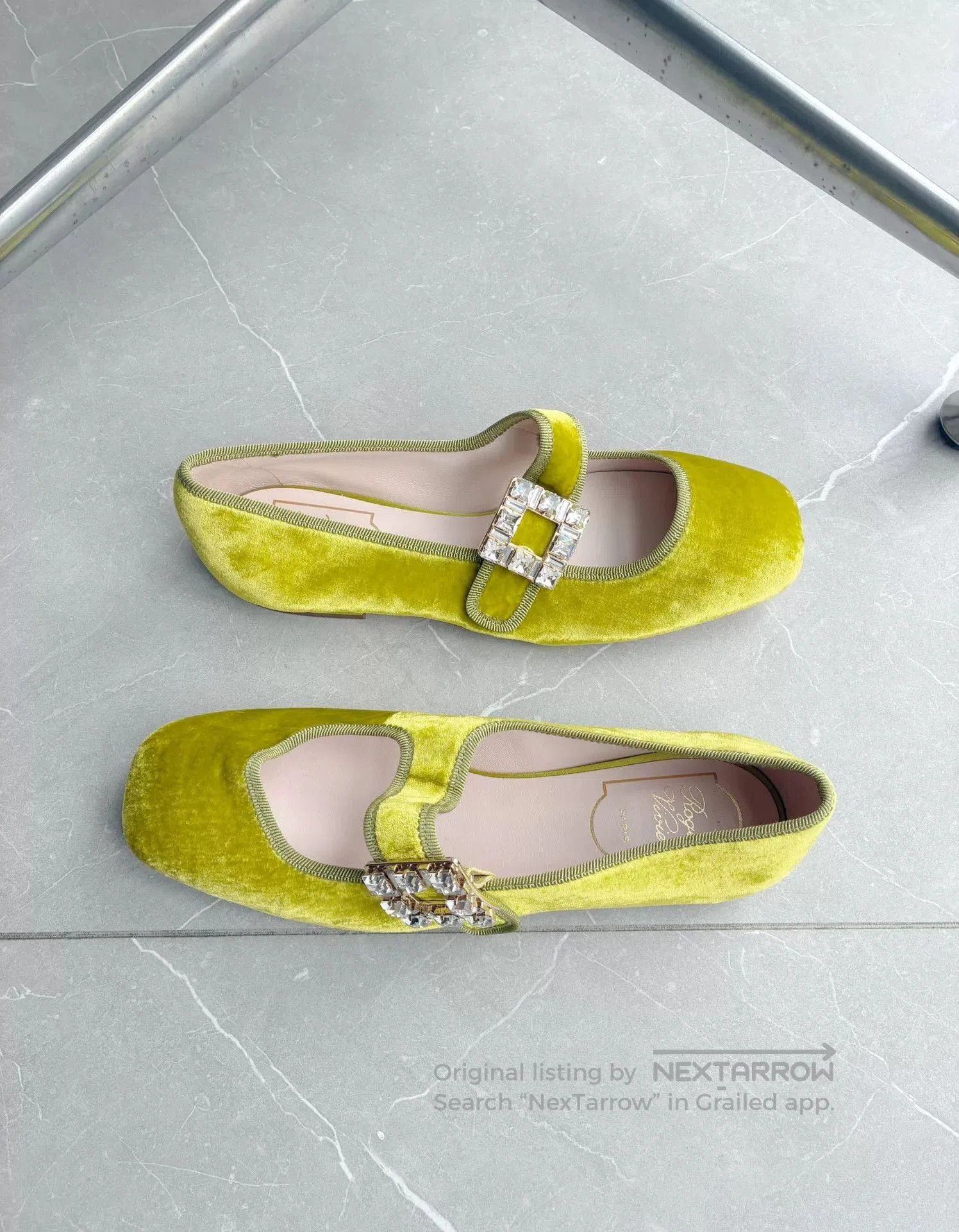 Roger Vivier Roger Vivier Velvet Mary Jane Shoes. Size US 5.5 / IT 35.5 - 2 Thumbnail