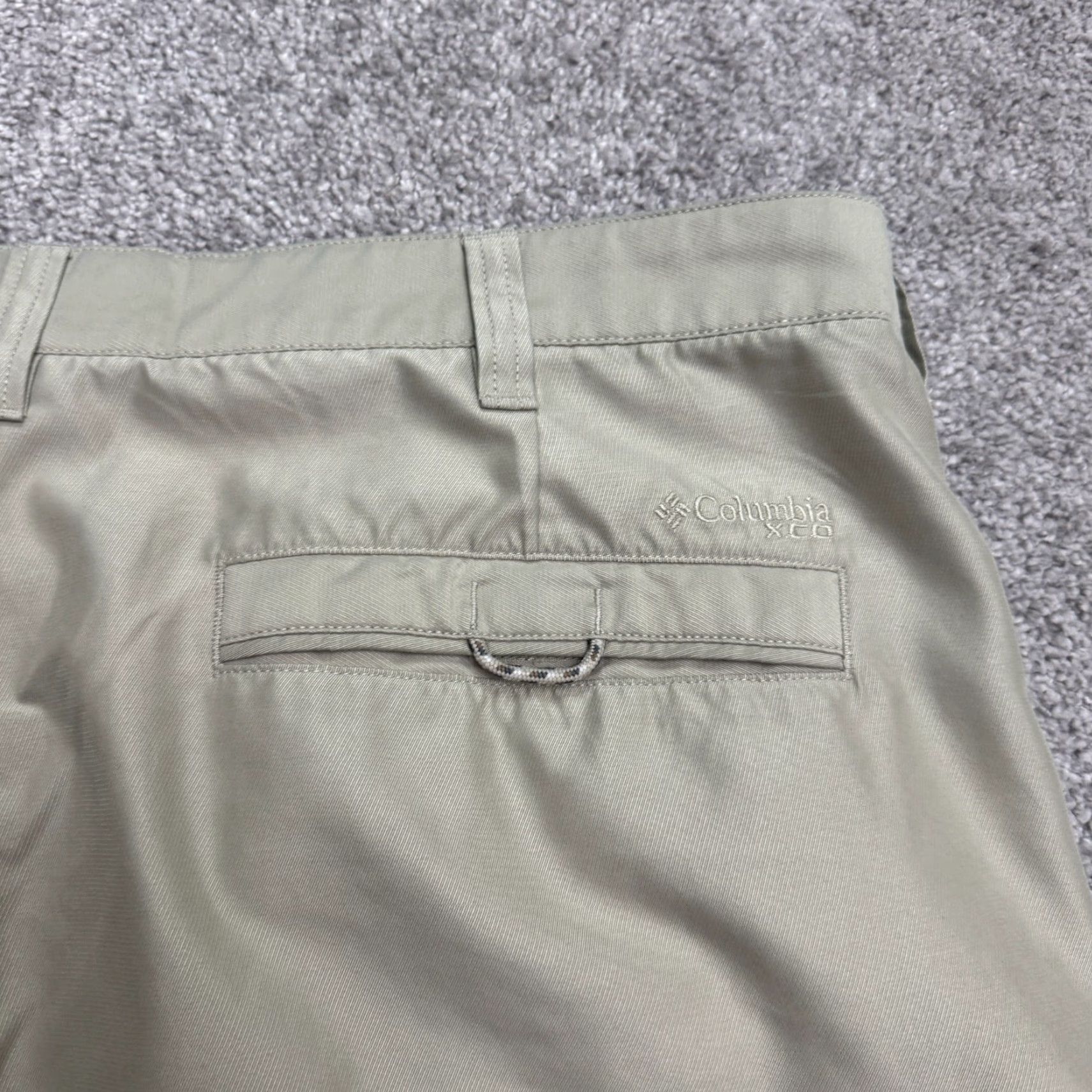 Vintage Columbia Mens Chino Shorts 38 Tan Brown Pleated Front Outdoor Utility Pockets Safari Style 9" Inseam Summer Fall Mens Size US 38 / EU 54 - 4 Thumbnail