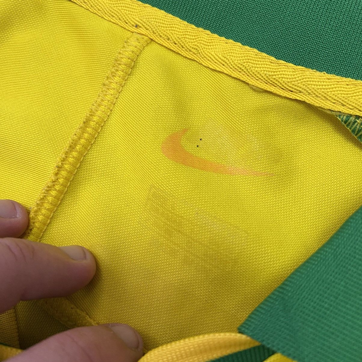 Vintage Vintage Nike Brazil Style Roberto Carlos 90’s soccer jersey Size US L / EU 52-54 / 3 - 9 Thumbnail