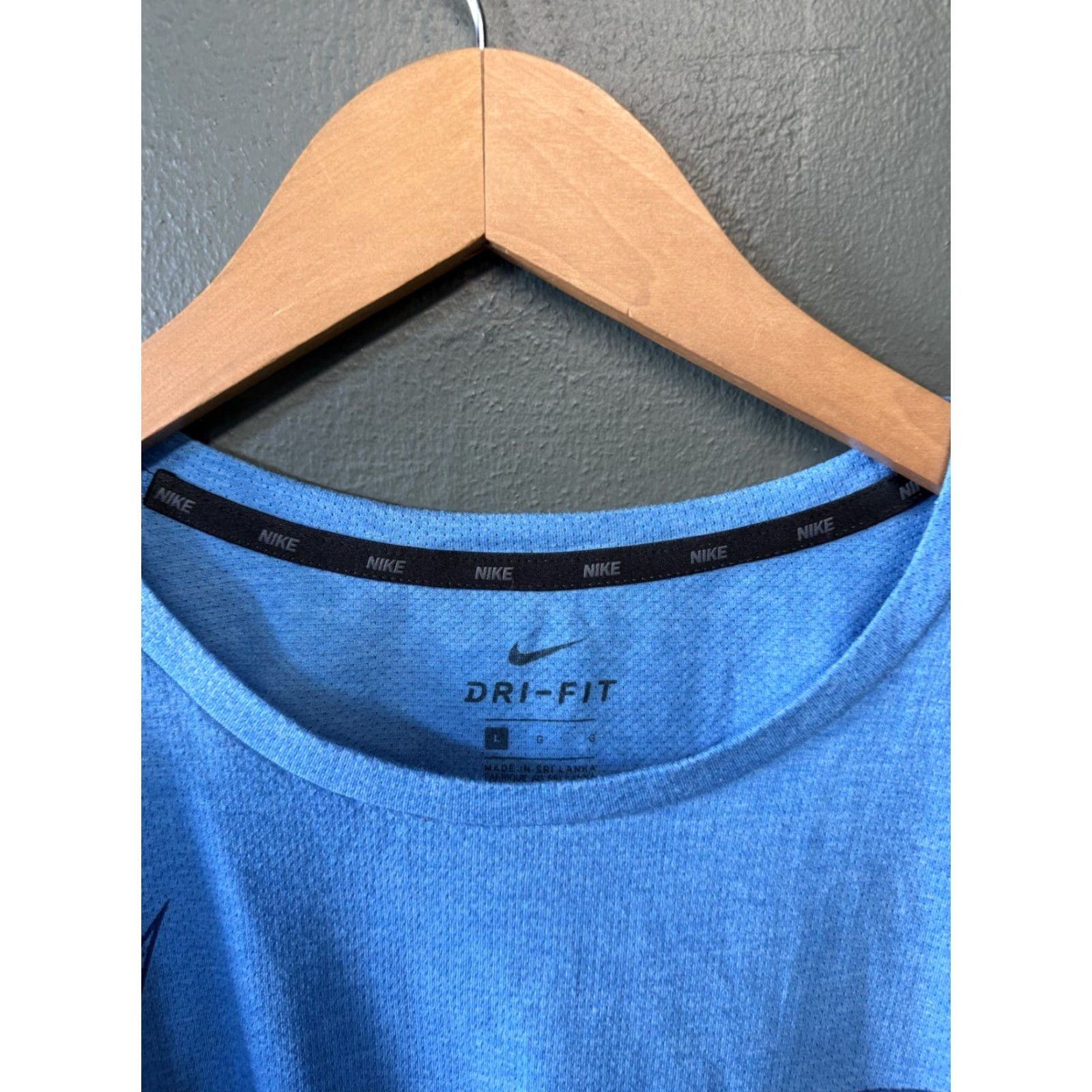 Nike Nike Dri-FIT Mens Blue Short Sleeve T-Shirt Size Large Shirt Adult Large Blue Nike Dri-FIT Mens T-Shirt Size US L / EU 52-54 / 3 - 3 Thumbnail