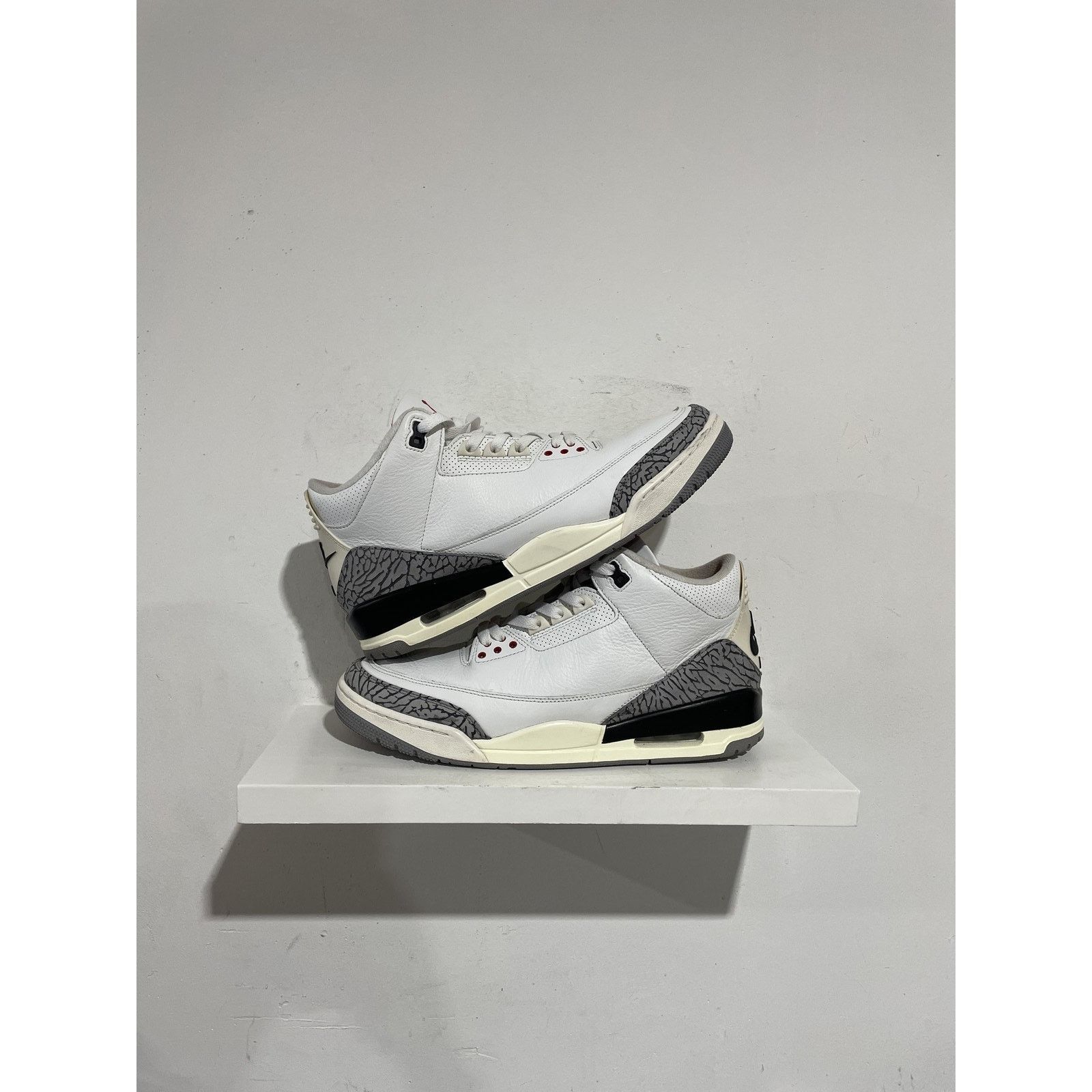 Nike NIKE JORDAN 3 WHITE CEMENT REIMAGINED SIZE 12 PREOWNED Size US 12 / EU 45 - 1 Thumbnail