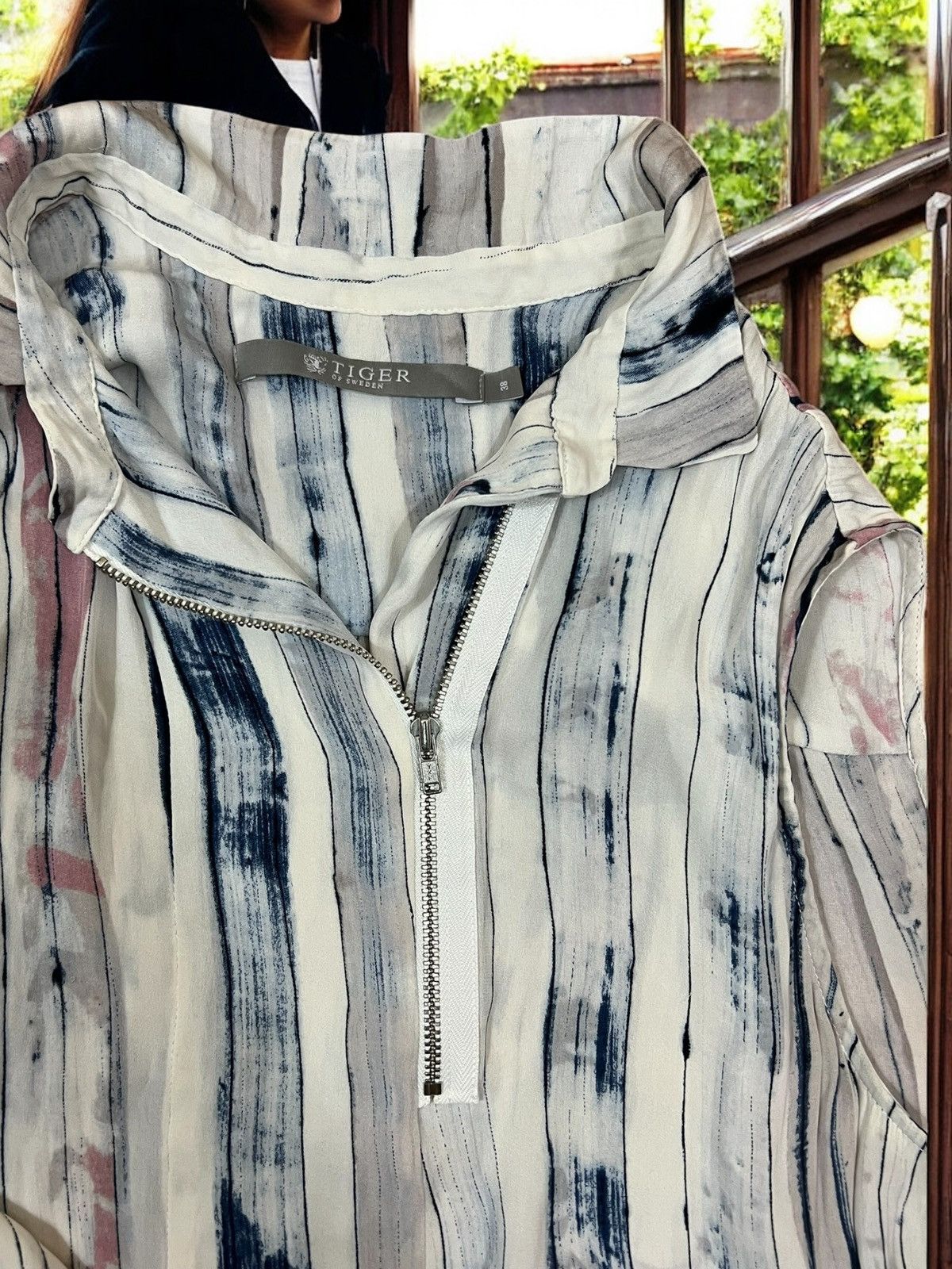 Tiger of Sweden Tiger of Sweden Mija Silk Blouse Size M Size M / US 6-8 / IT 42-44 - 5 Thumbnail