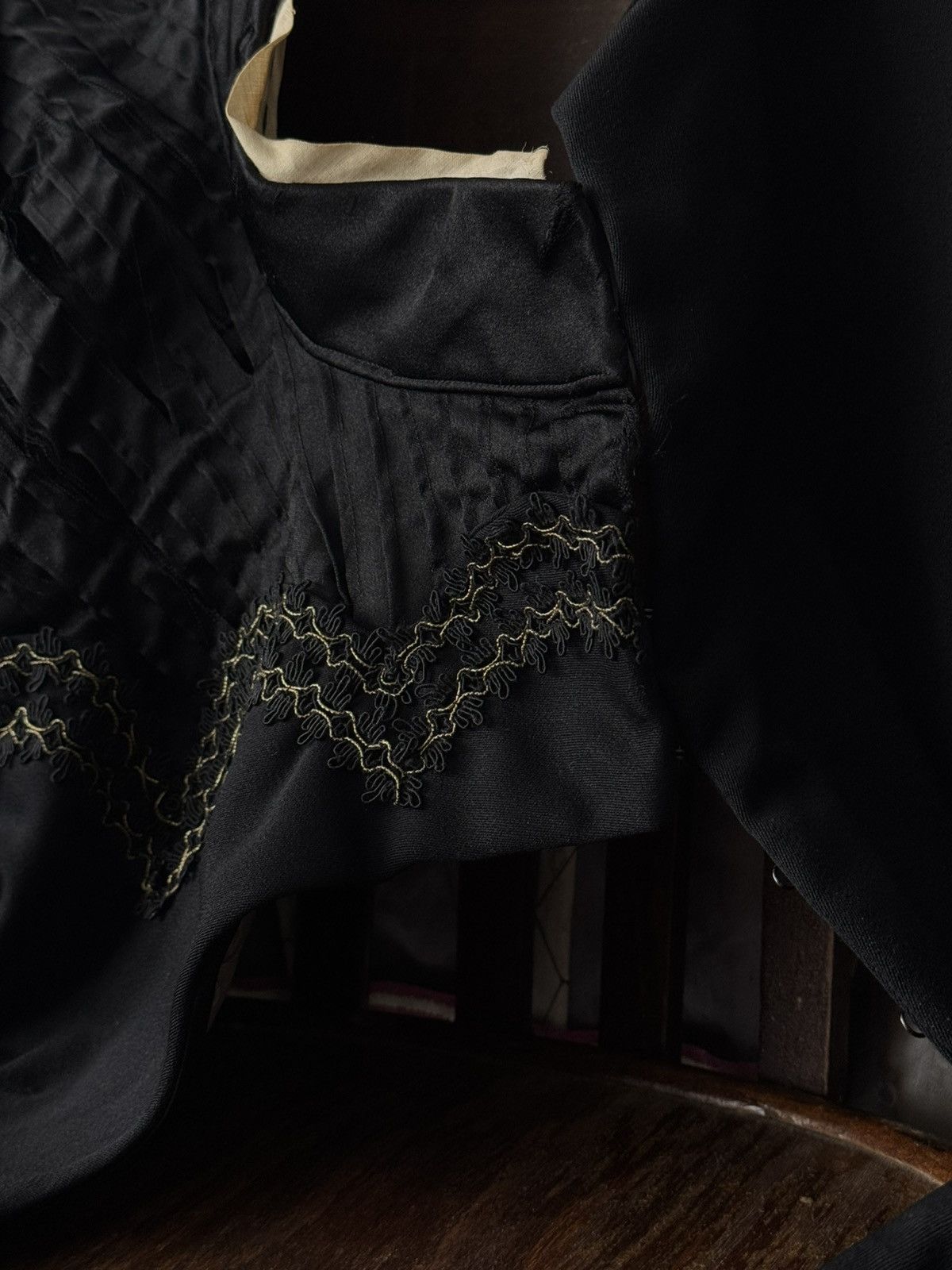 Vintage 1900s Antique Victorian Black Silk Boned Bodice Size ONE SIZE - 5 Thumbnail