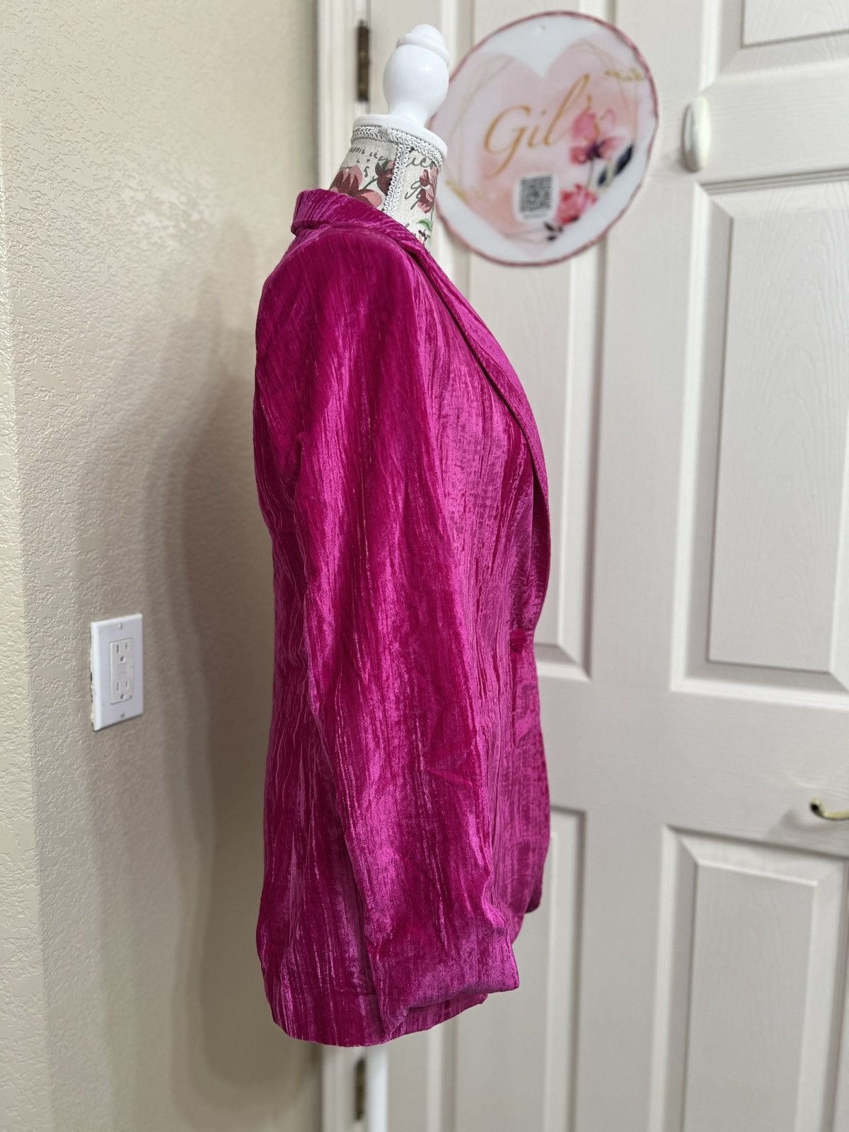 Nasty Gal Nasty Gal Hot Pink Velvet Blazer size 4 Size S / US 4 / IT 40 - 3 Thumbnail