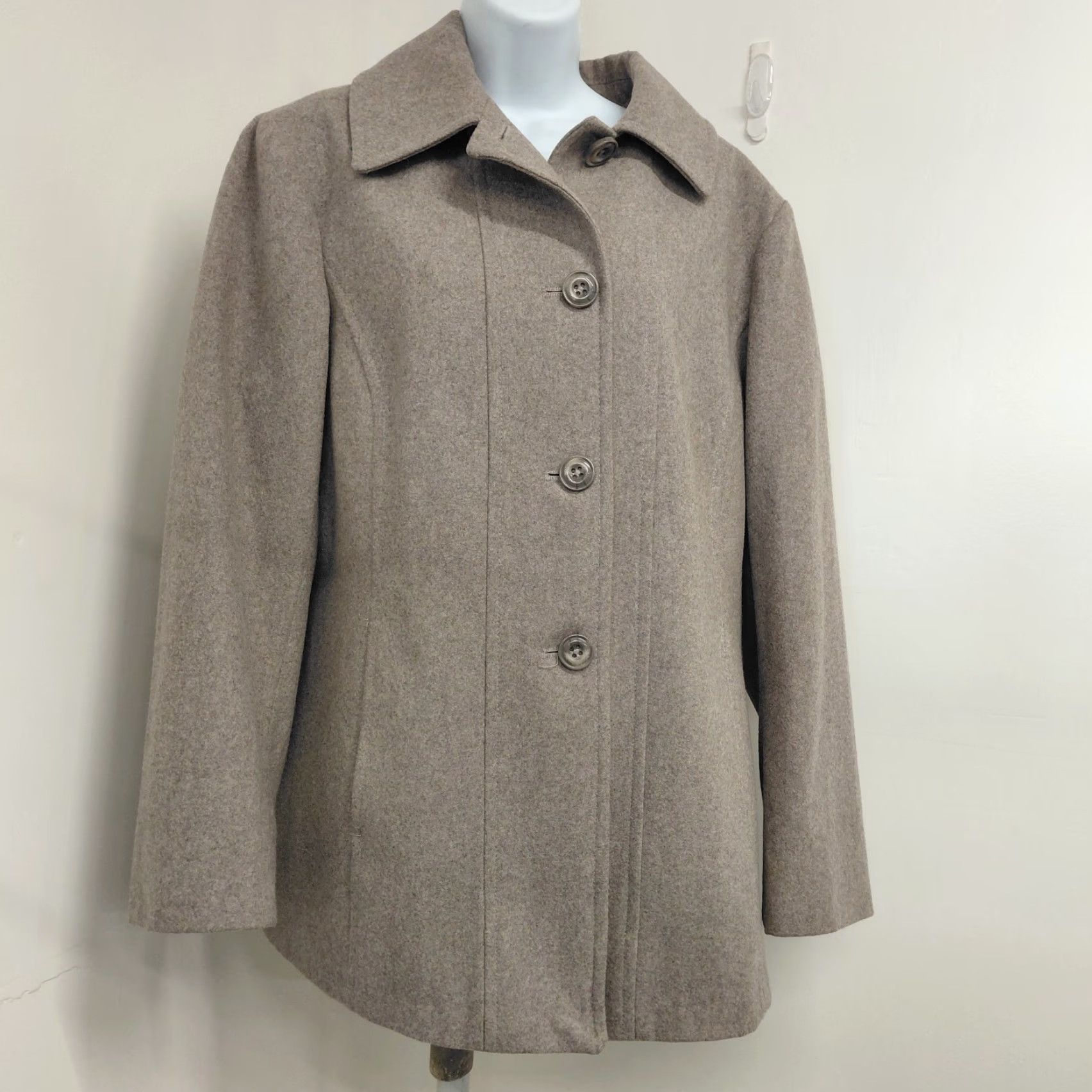 London Fog **London Fog Tower Women's XXL Wool Blend Button Pocket Coat Taupe** User: London Fog Tower Women's XXL Wool Blend Button Pocket Coat Taupe Size XXL / US 16-18 / IT 52-54 - 3 Thumbnail