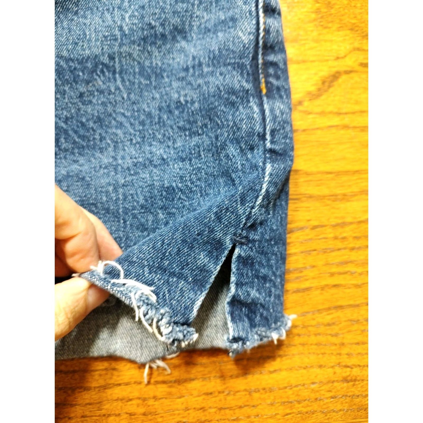Abercrombie & Fitch Abercrombie & Fitch The Mom Short High Rise Cut Off Womens 33/16 Dark Blue Denim 90s Size 24" / US 00 / IT 34 - 4 Thumbnail