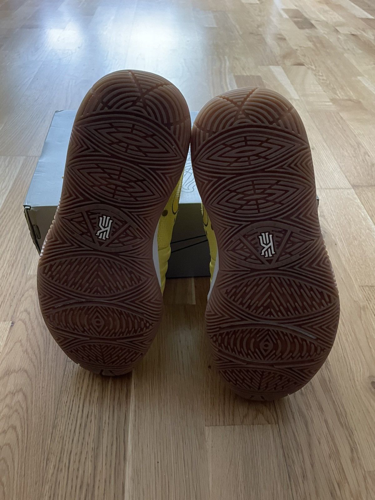 Nike SpongeBob Kyrie 5 Size US 6.5 / EU 39-40 - 7 Thumbnail