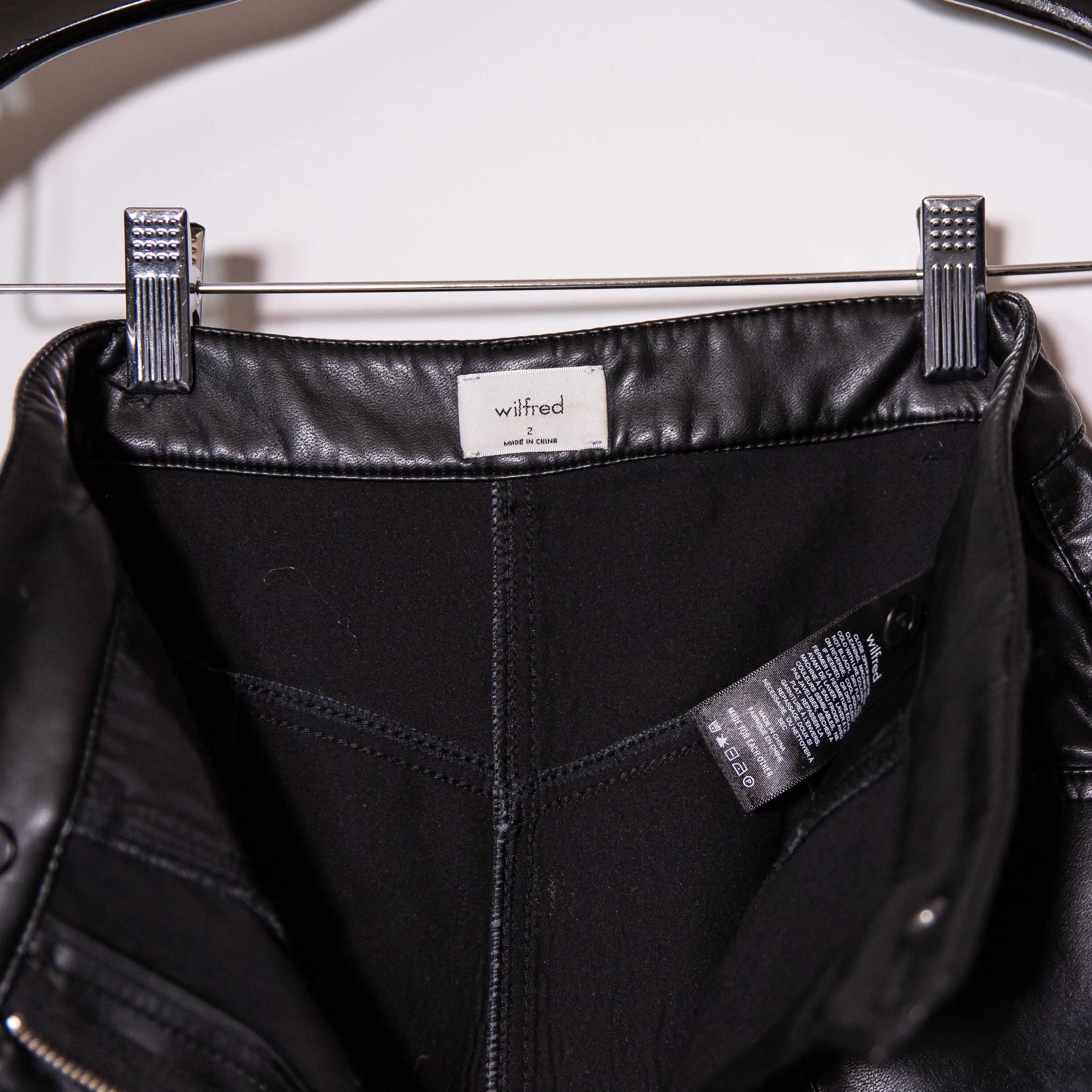 Aritzia Wilfred Aritzia Rebel High Waisted Faux Size 26" / US 2 / IT 38 - 2 Thumbnail