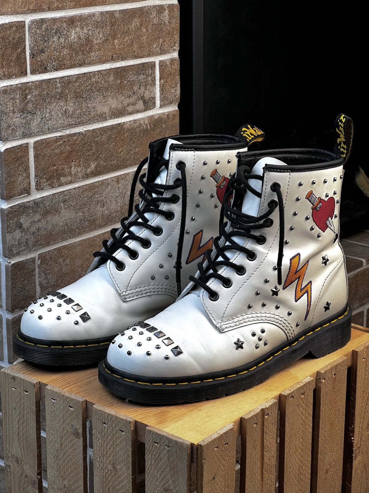 Dr. Martens Dr. Martens White Biker Smooth Boots with Studs Sculls Size US 10 / IT 40 - 1 Thumbnail