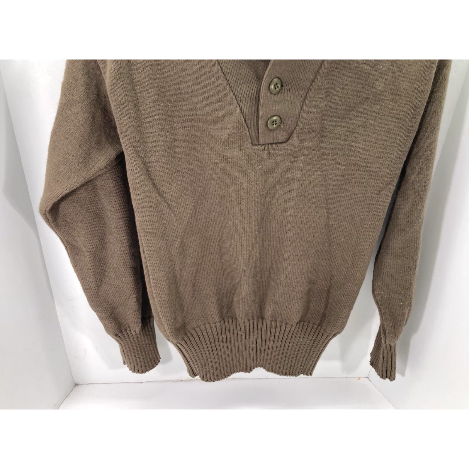 Vintage VINTAGE USGI Military Henley Sweater Men Medium Brown 5 Button Knit Long Sleeve Acrylic VTG Mens Size US M / EU 48-50 / 2 - 3 Thumbnail
