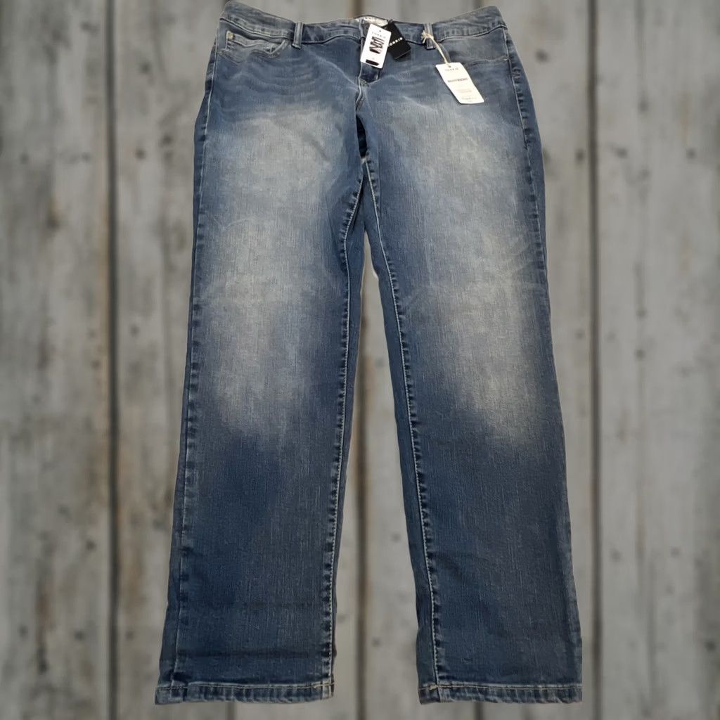 Torrid Torrid Jeans Women’s 18R Boyfriend Cameron Reg Relaxed Straight Leg NWT Denim Blue Size 40" / US 18 - 1 Thumbnail