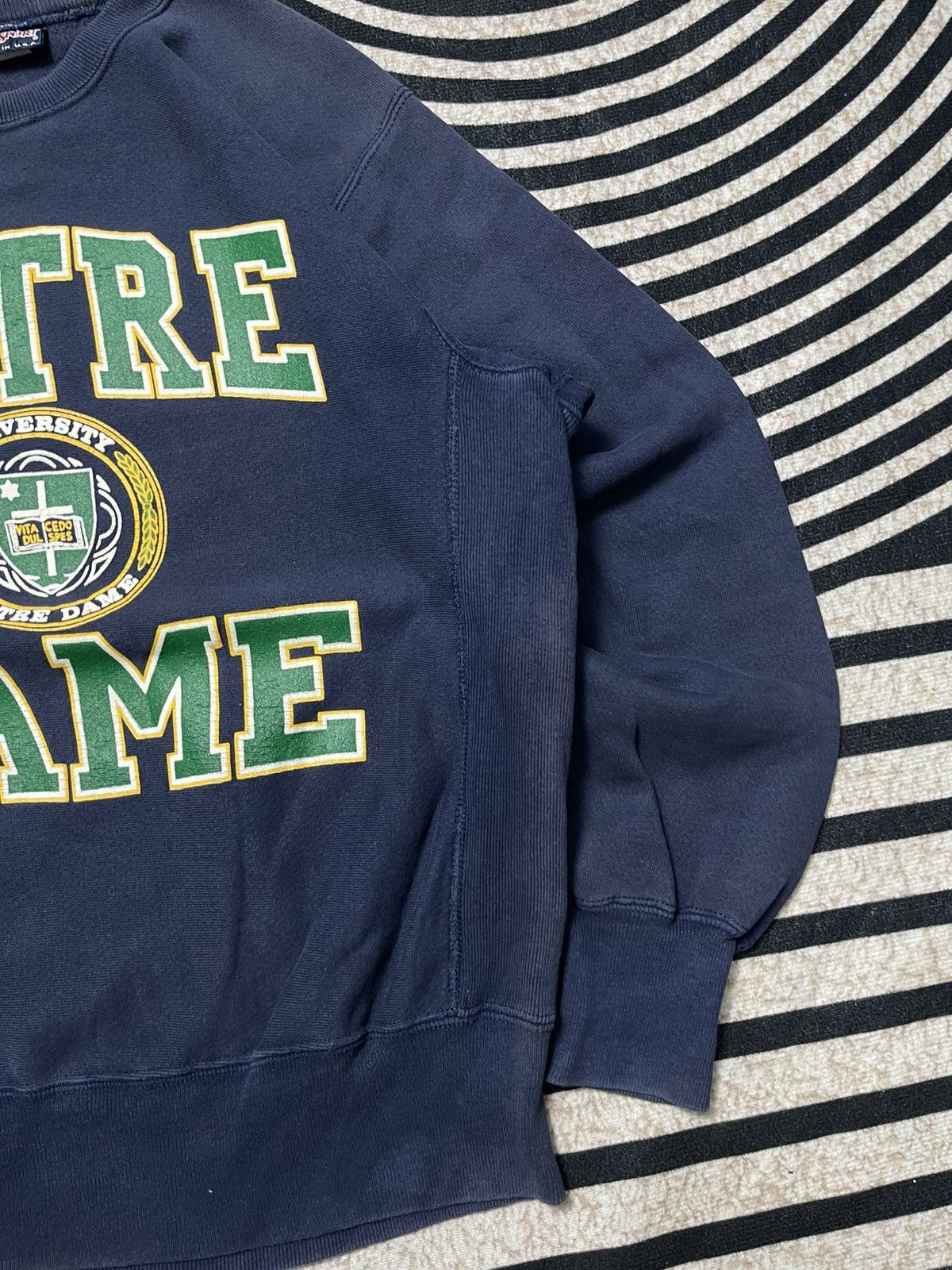 Jansport 90s JANSPORT NOTRE DAME UNIVERSITY FADED CREWNECK Size US L / EU 52-54 / 3 - 4 Thumbnail