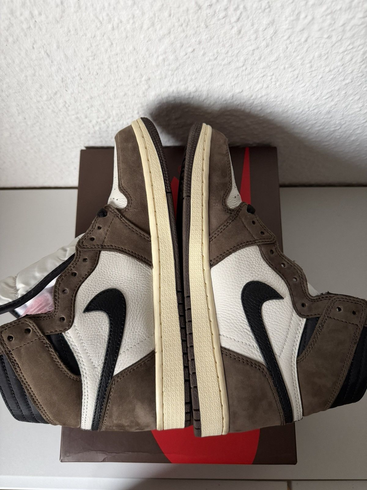 Jordan Brand × Travis Scott Jordan 1 High x Travis Scott mocha Size US 7.5 / EU 40-41 - 10 Thumbnail