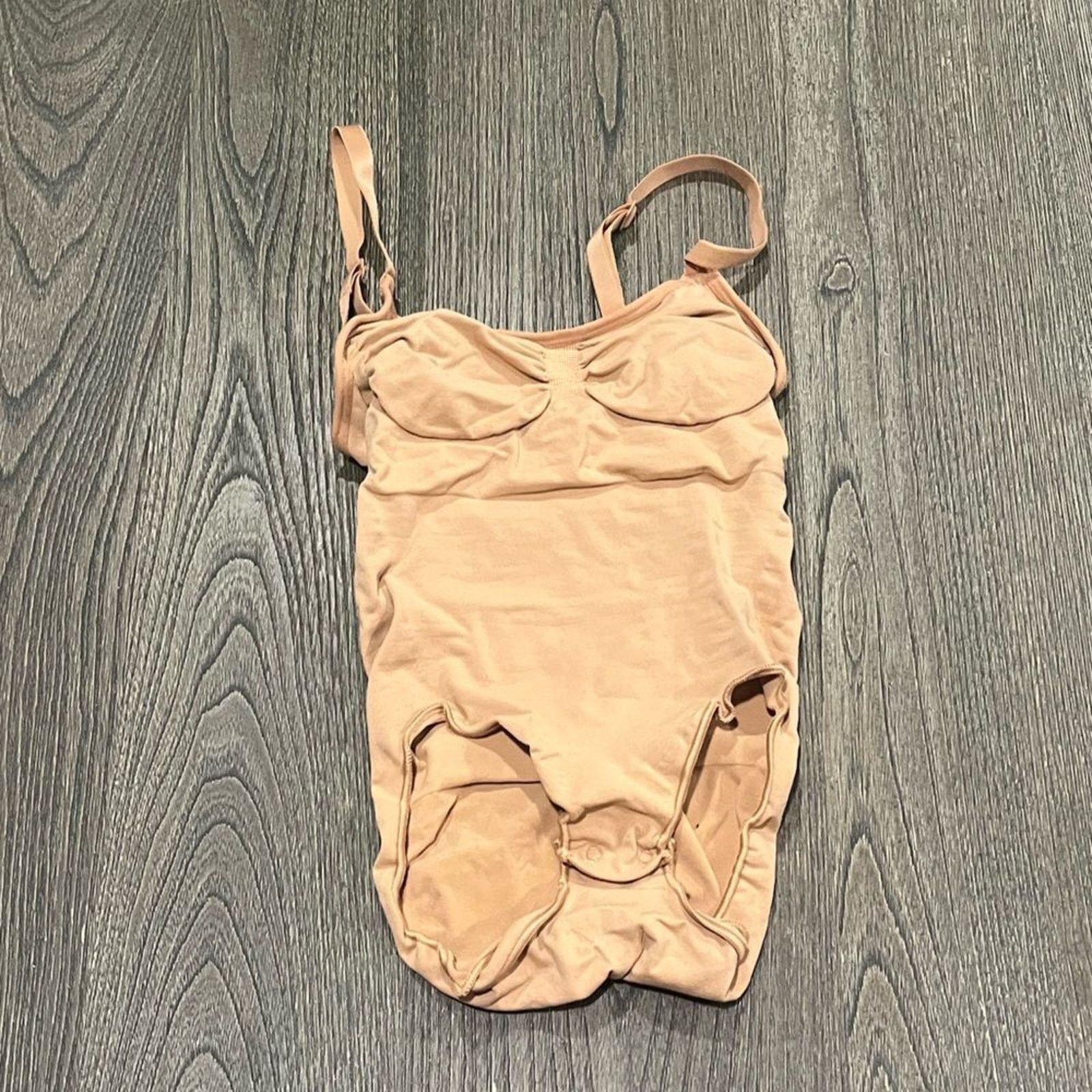 SKIMS NWOT Skims Sculpting Bodysuit - Size S/M Size S / US 4 / IT 40 - 1 Thumbnail