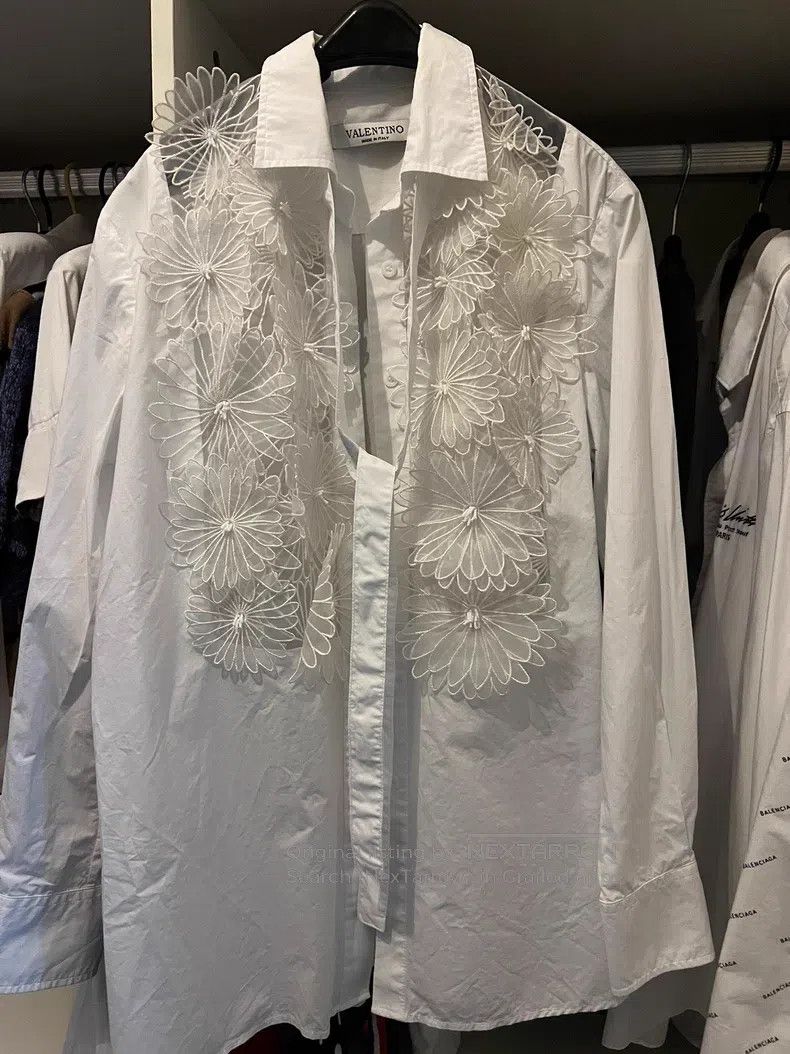 Valentino Valentino Heavy work embroidered flower shirt Size L / US 10 / IT 46 - 1 Thumbnail
