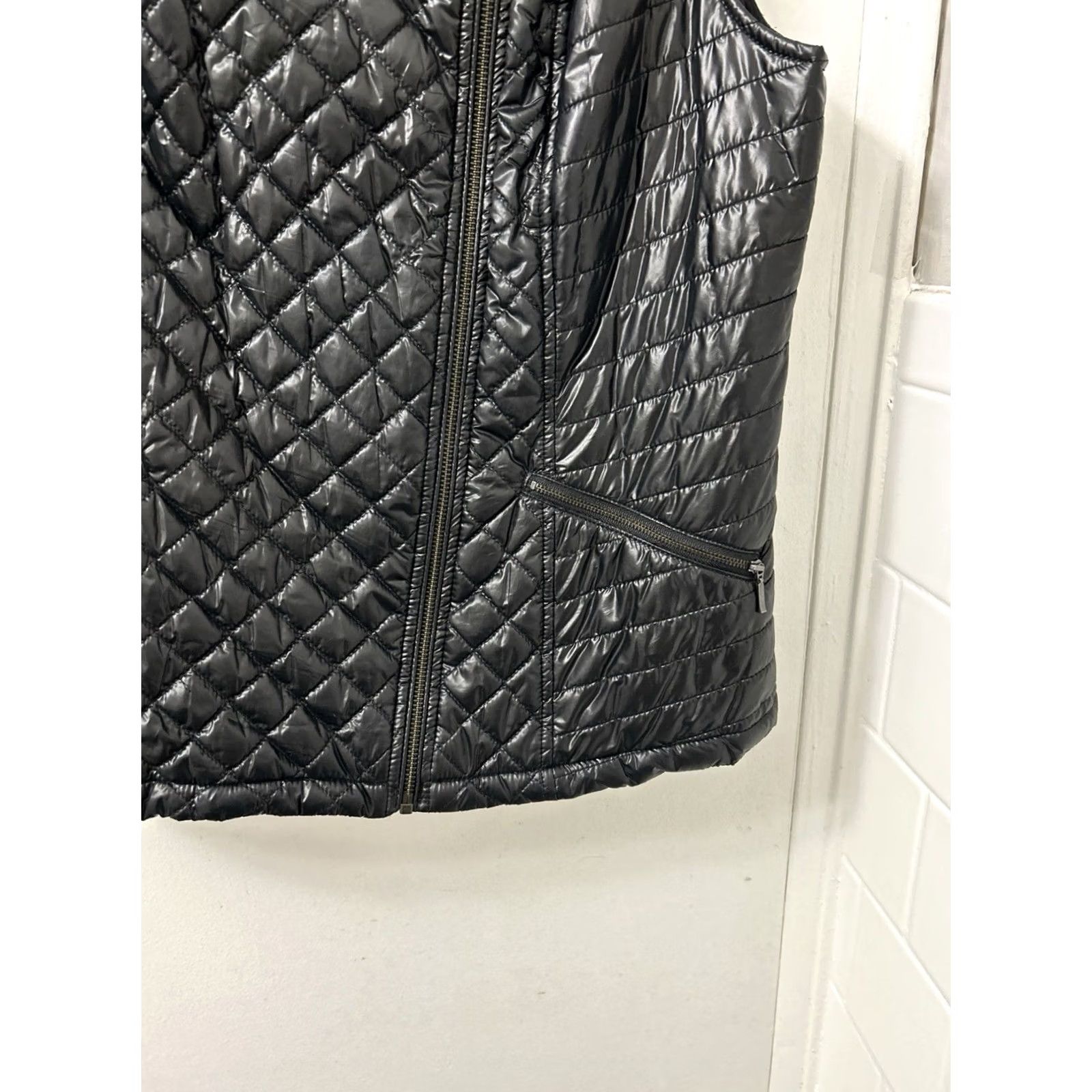 Talbots Talbots Quilted Puffer Vest Womens Large Black Asymmetrical Zip Moto Pockets Vest L Black Quilted Modern Womens US Vintage: No Size L / US 10 / IT 46 - 5 Thumbnail