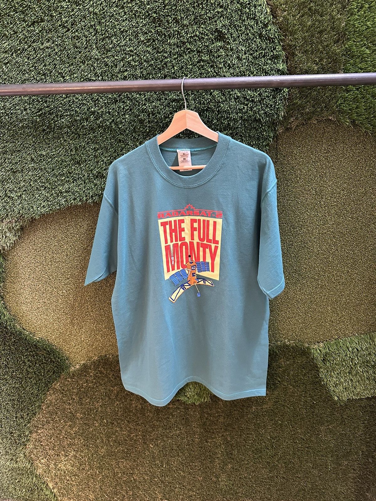 Vintage Vintage The Full Monty Satellite T-shirt Large Size US L / EU 52-54 / 3 - 1 Thumbnail