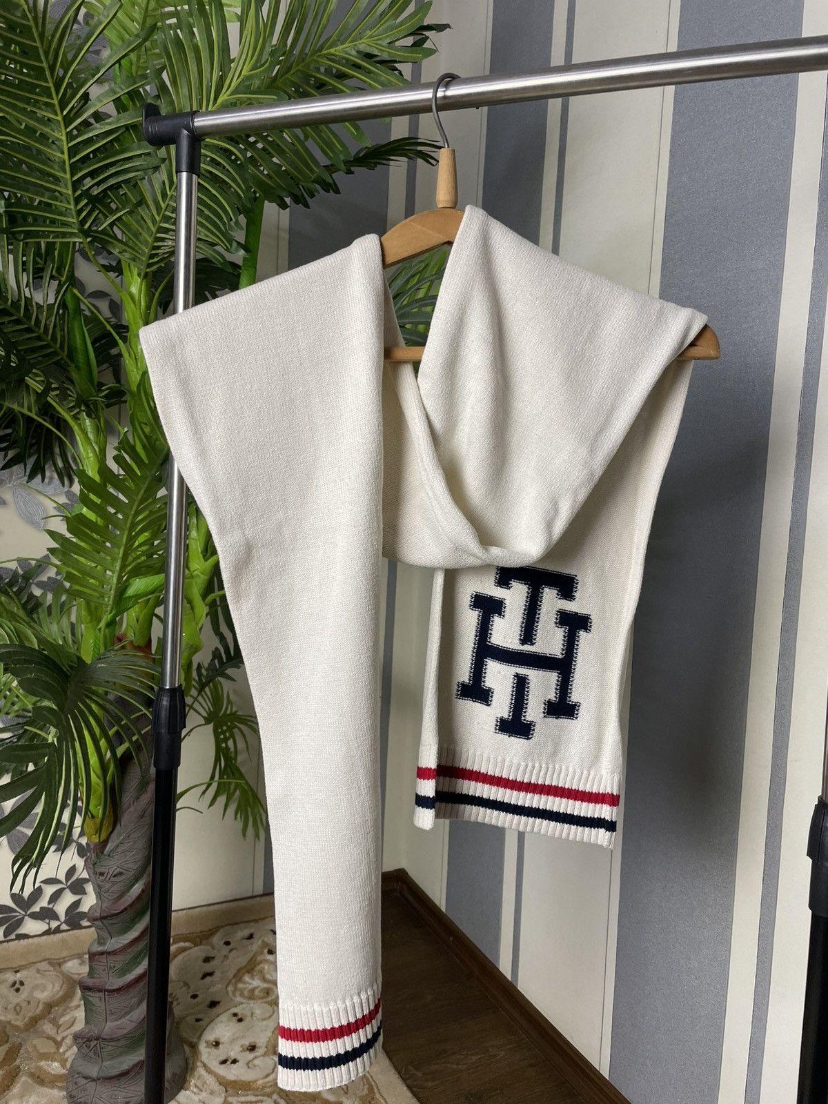 Tommy Hilfiger Tommy Hilfiger Big Logo Scarf Size ONE SIZE - 2 Thumbnail
