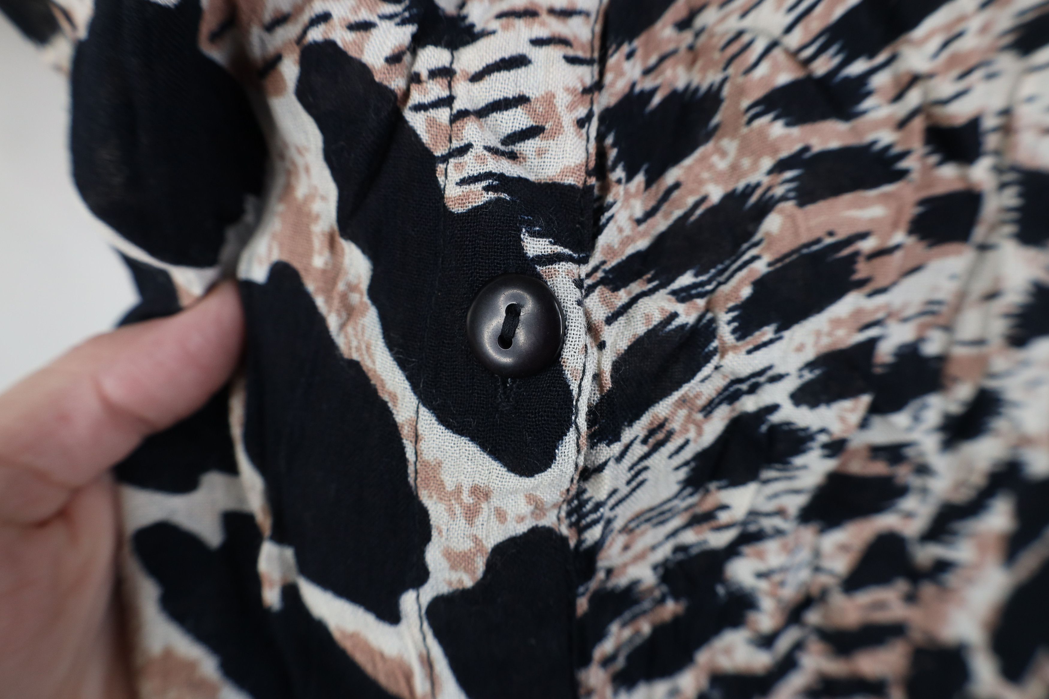 Vintage Vintage 90s Streetwear Gabardine Leopard Safari Button Shirt Size M / US 6-8 / IT 42-44 - 6 Thumbnail