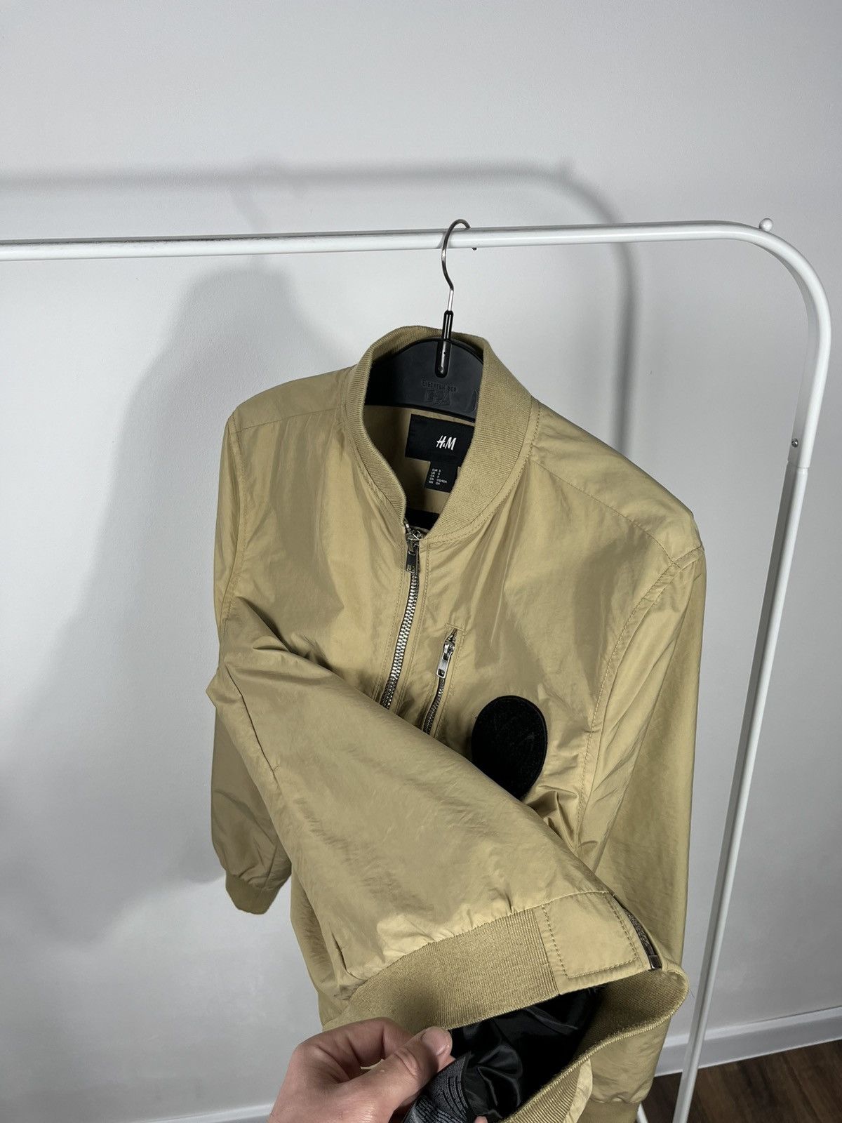 H&M H&M XO Bomber Jacket Beige Full Zip Streetwear Size US S / EU 44-46 / 1 - 10 Thumbnail