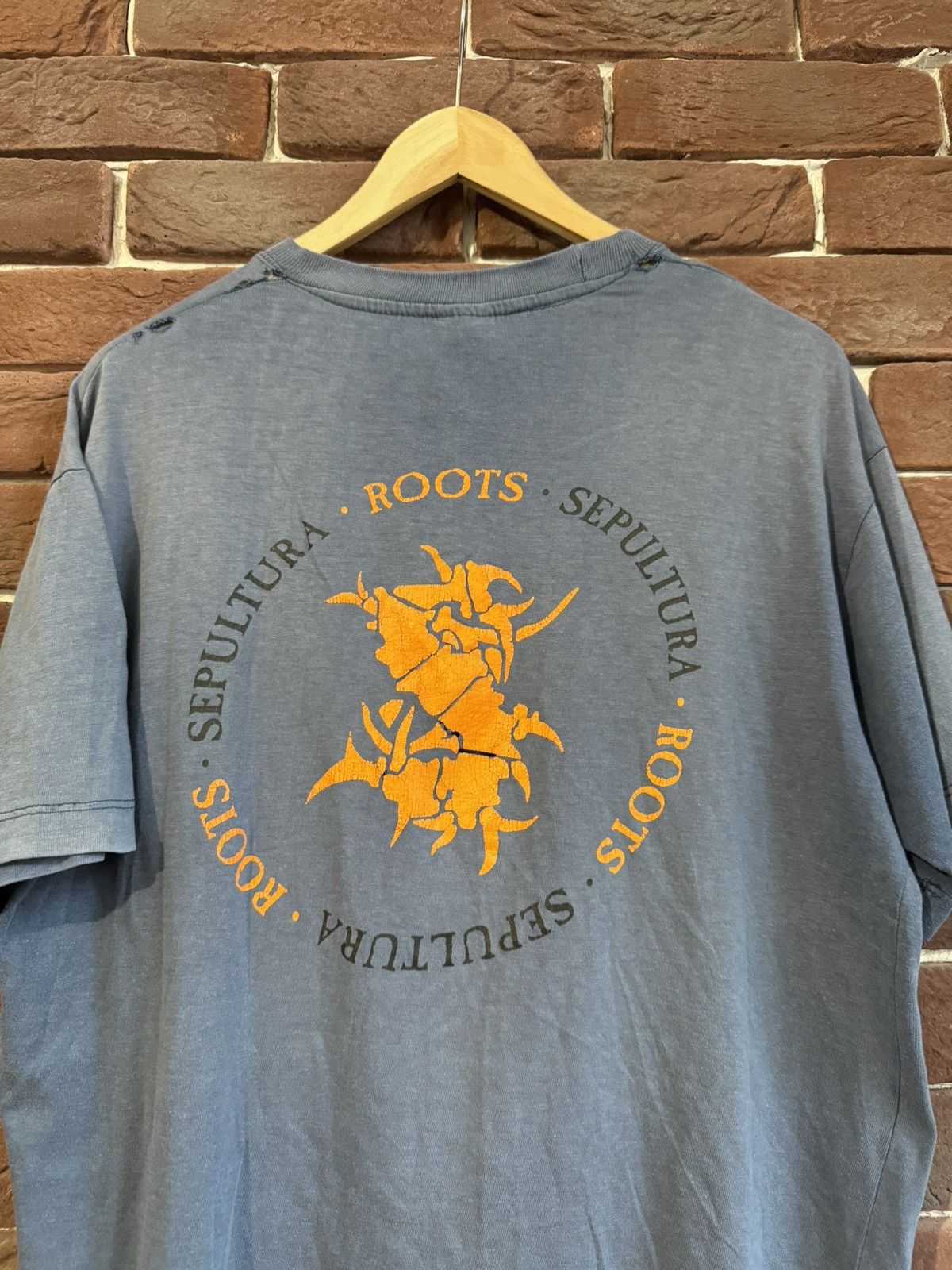 Band Tees Rare Vintage 90s Sepultura Roots Metal Band Tee Washed Grail Size US L / EU 52-54 / 3 - 4 Thumbnail