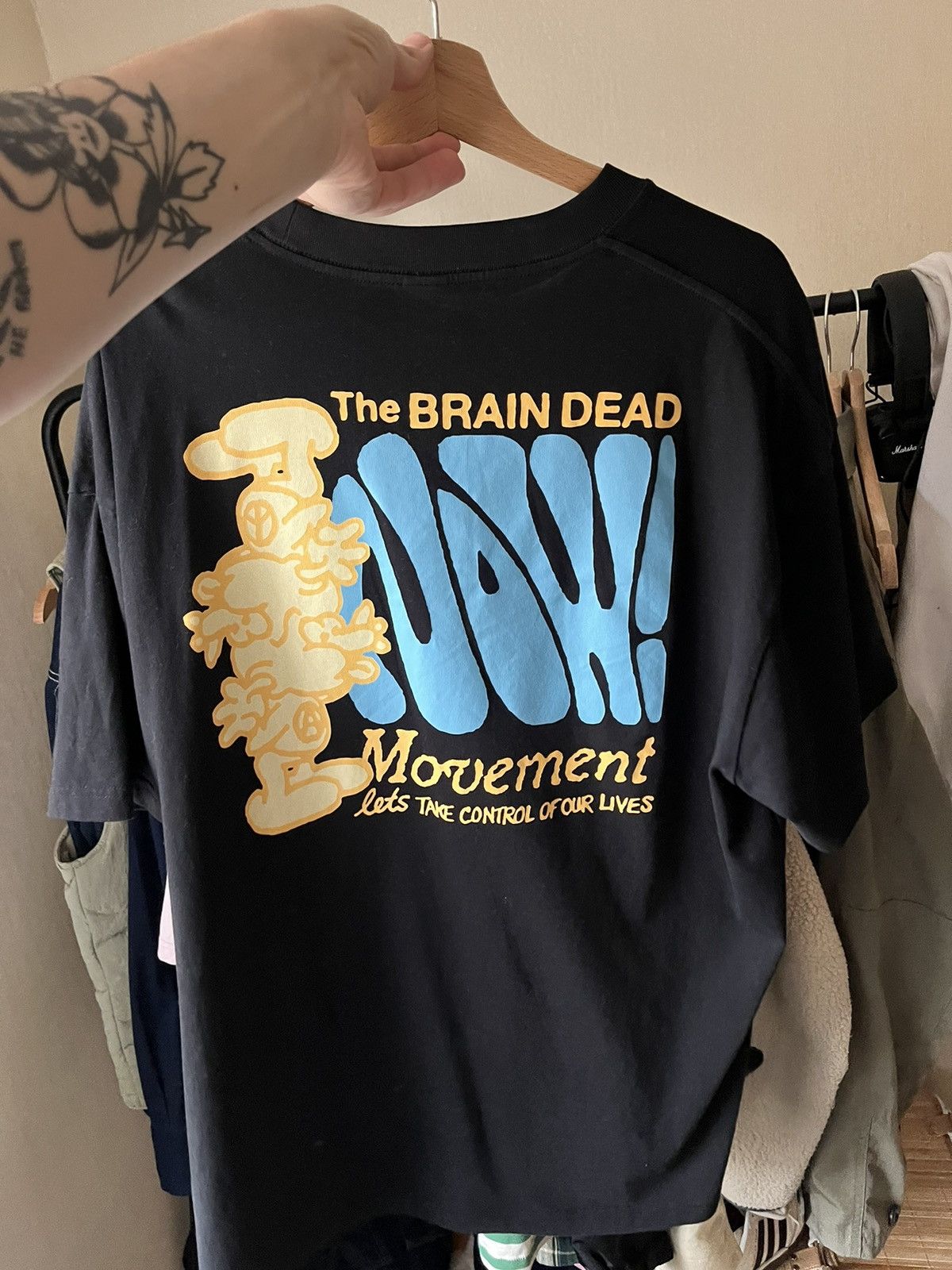 Brain Dead Brain Dead Now Movement Tee Size US XL / EU 56 / 4 - 1 Thumbnail