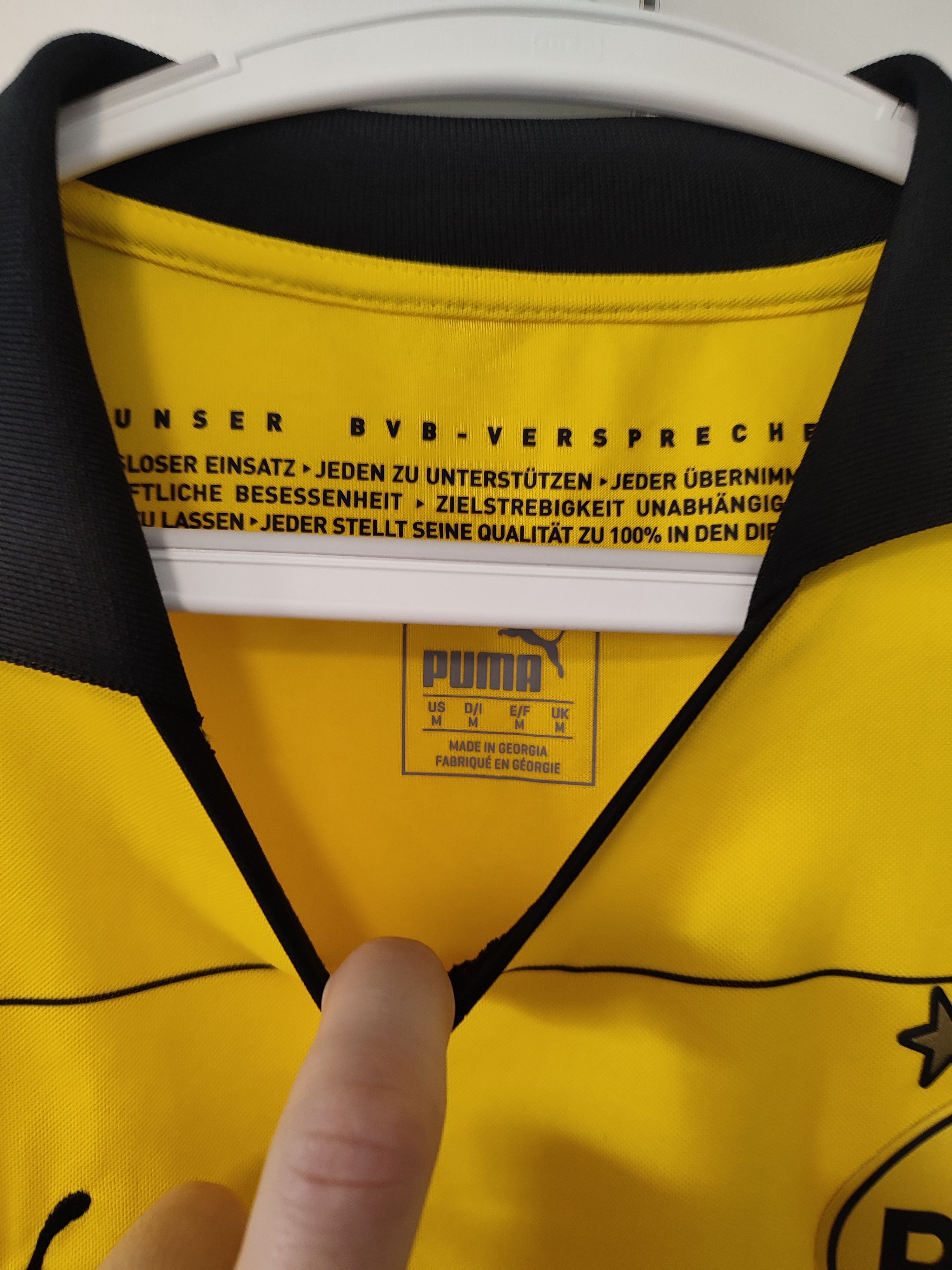 Puma BORUSSIA DORTMUND 2015-16 HOME FOOTBALL Kit SHIRT Size US M / EU 48-50 / 2 - 10 Thumbnail