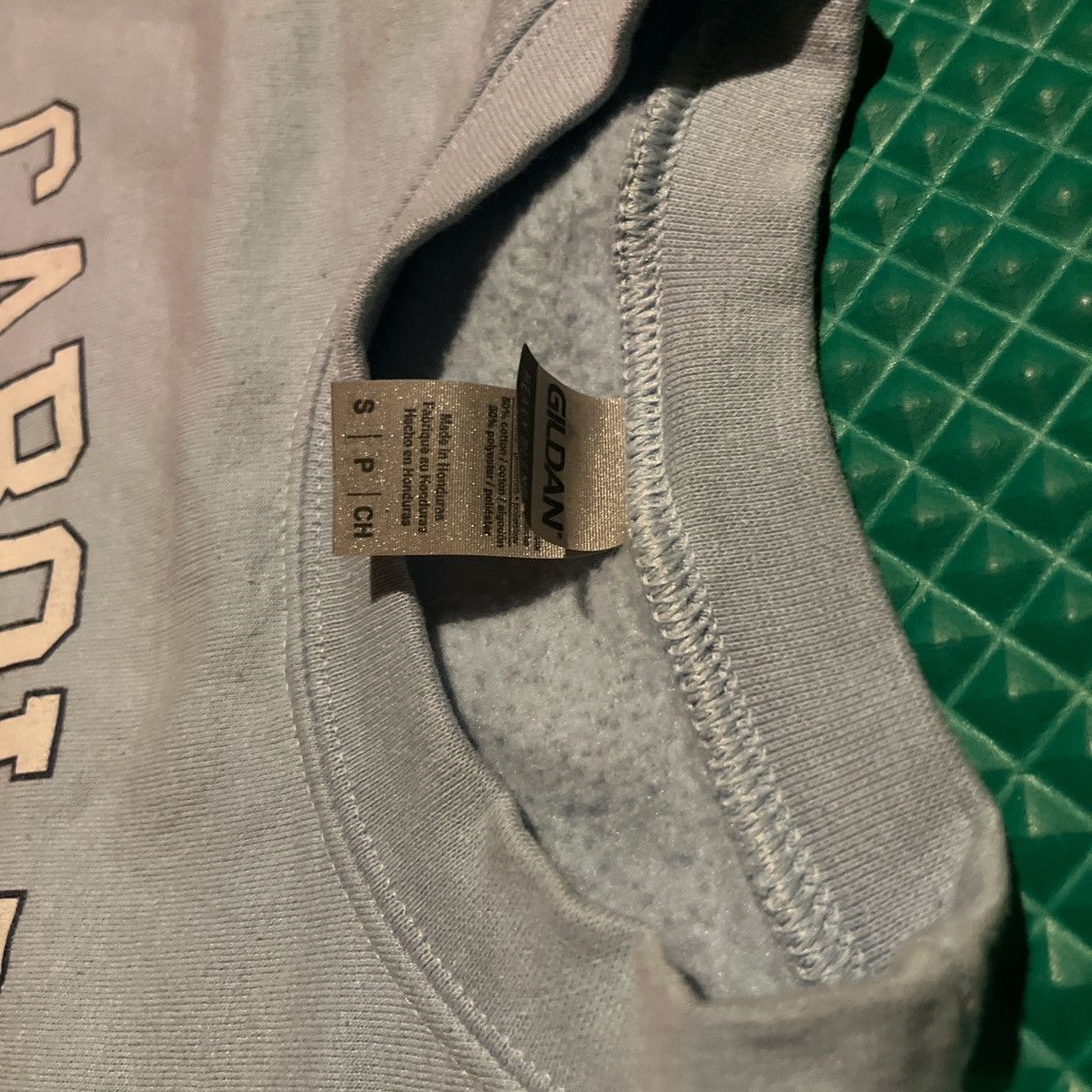 Gildan × Vintage Baby Blue Carolina University Crewneck (Gildan) Size US S / EU 44-46 / 1 - 3 Thumbnail