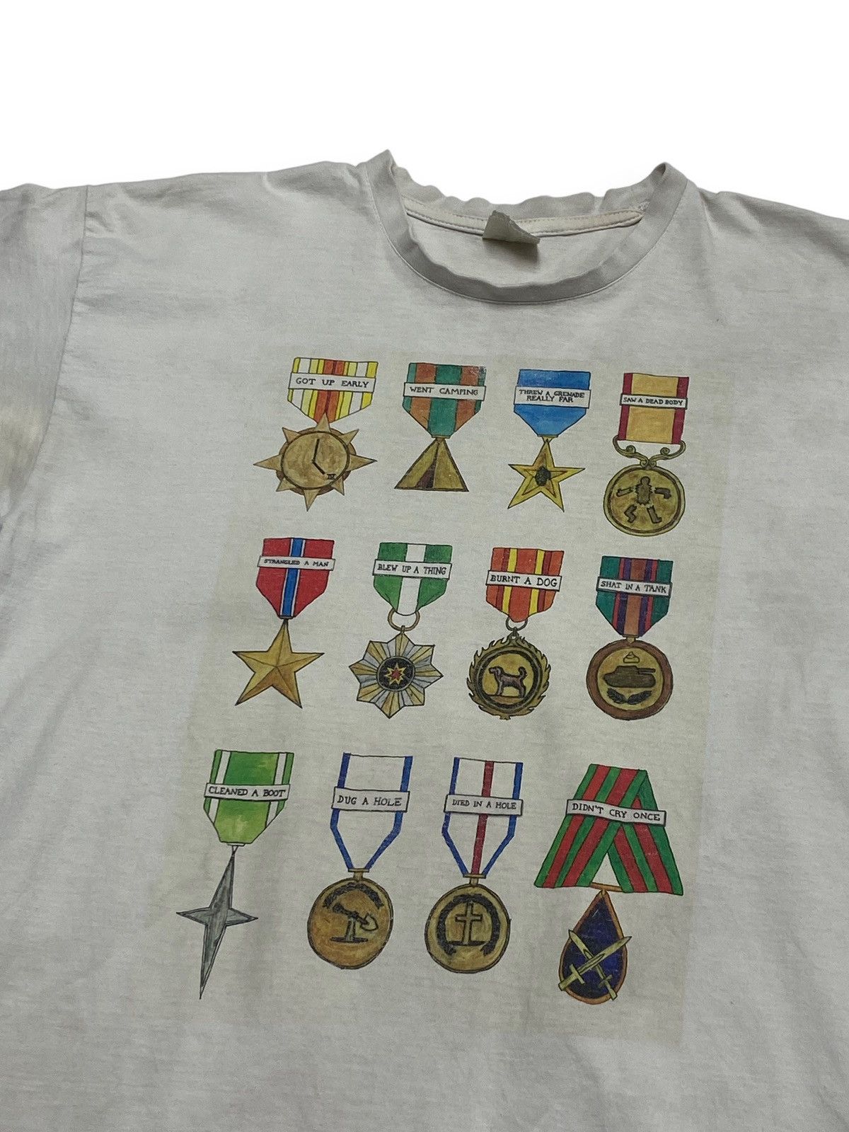 Vintage Vintage FUN JOKES MEDALS PINS White Faded T Shirt Size US S / EU 44-46 / 1 - 2 Thumbnail