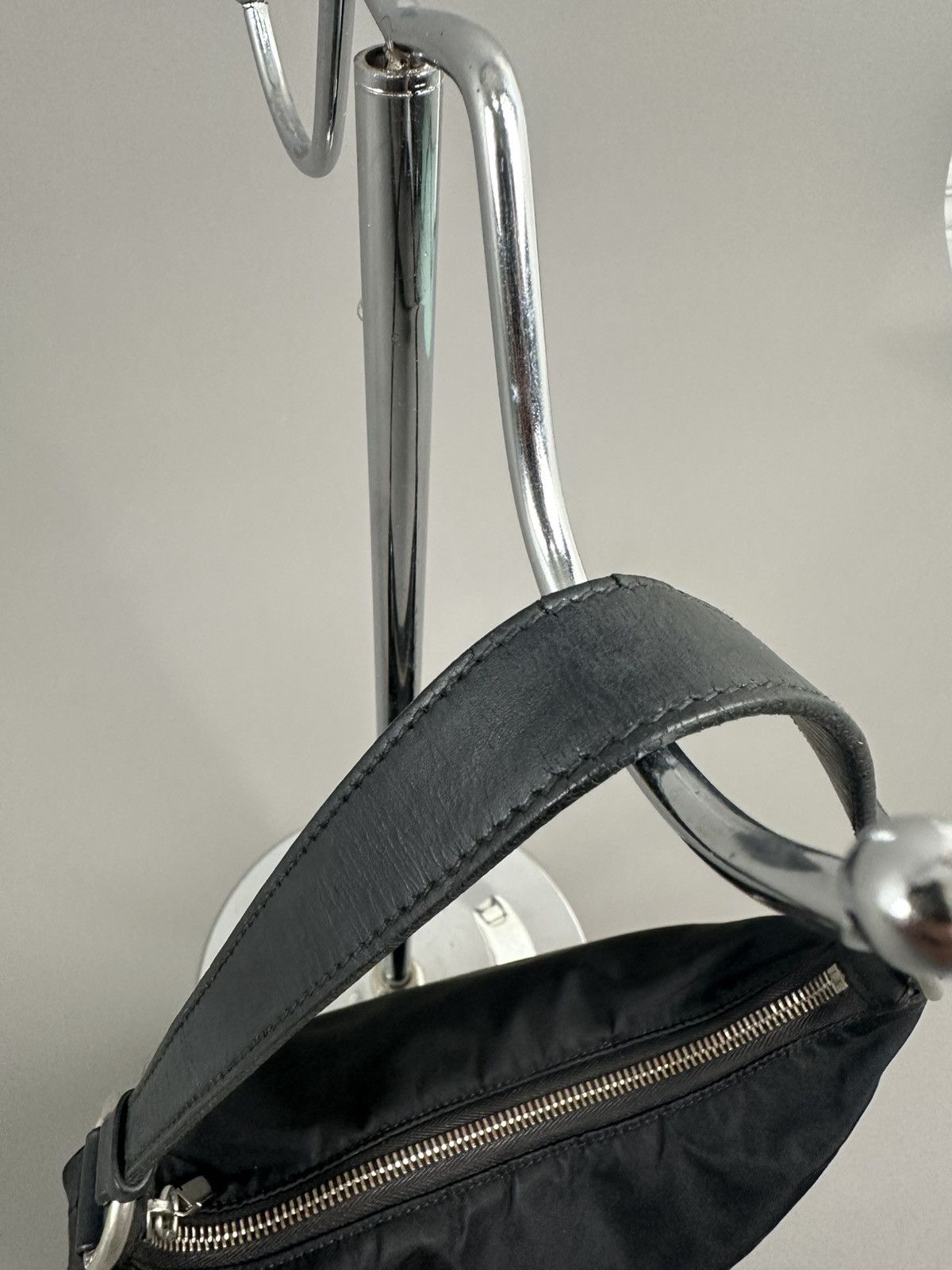 Prada Prada - Vintage Tessuto Nylon Shoulder Bag - Triangle Logo Size ONE SIZE - 9 Thumbnail